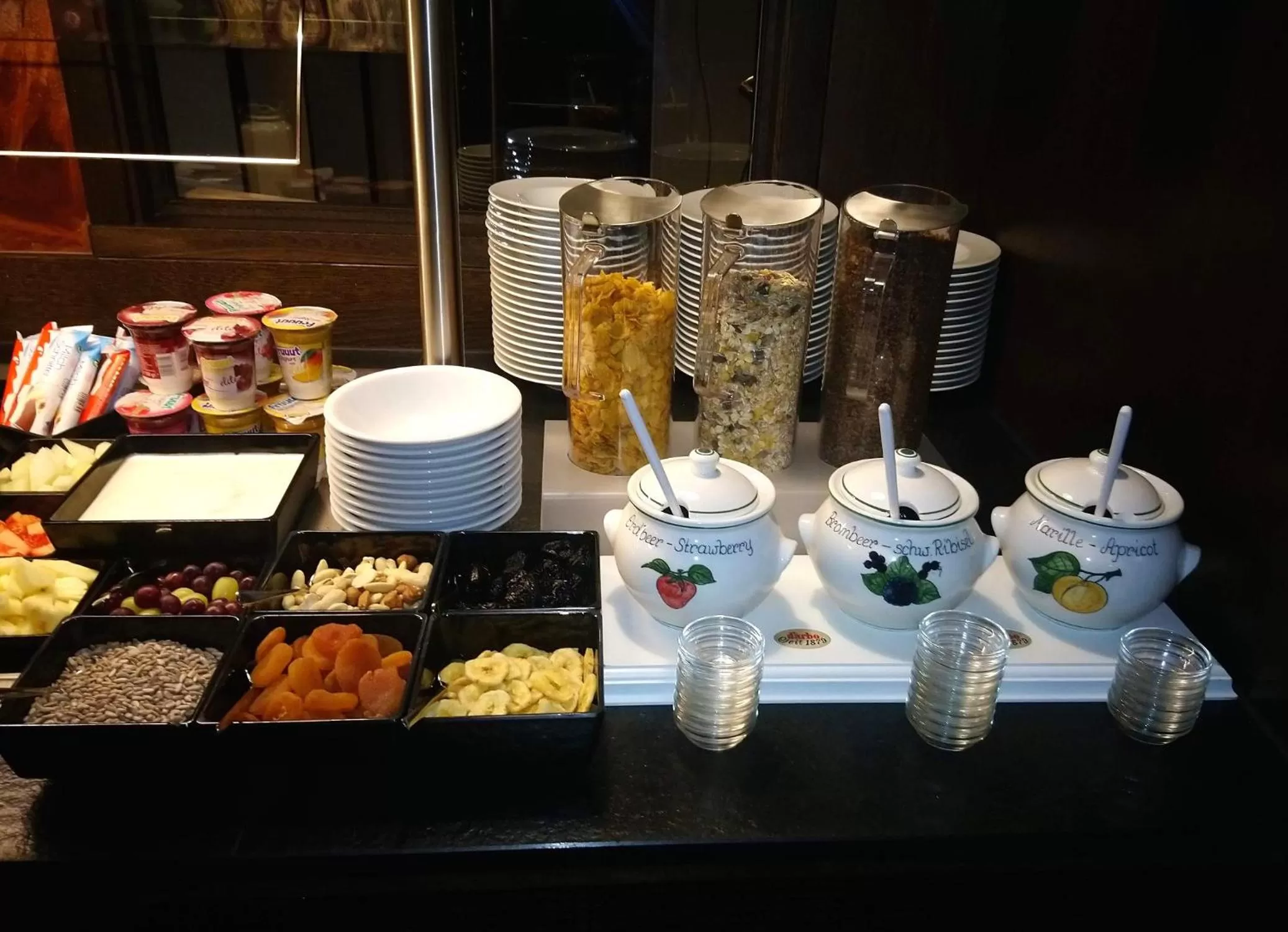 Buffet breakfast in Hotel Ochsen