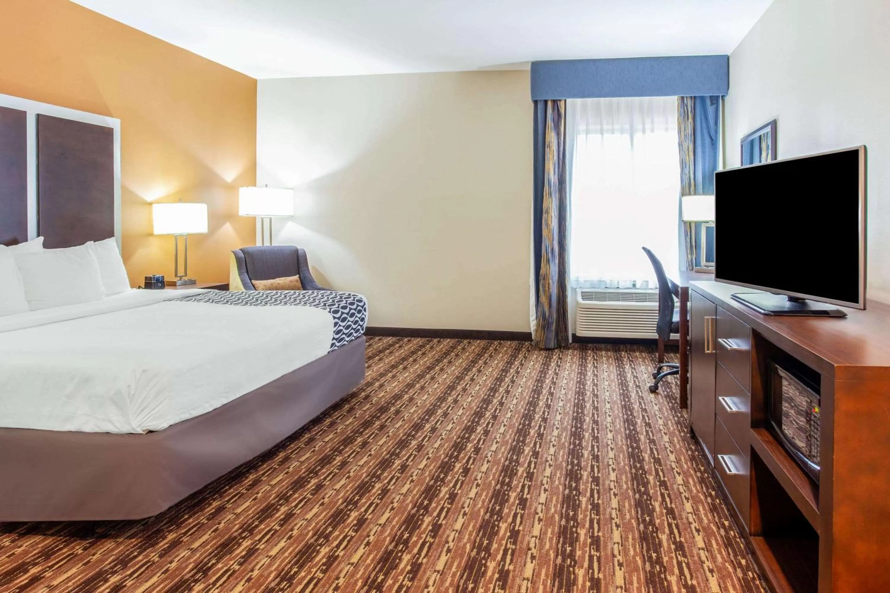 Photo of the whole room, Bed in La Quinta by Wyndham Gonzales TX