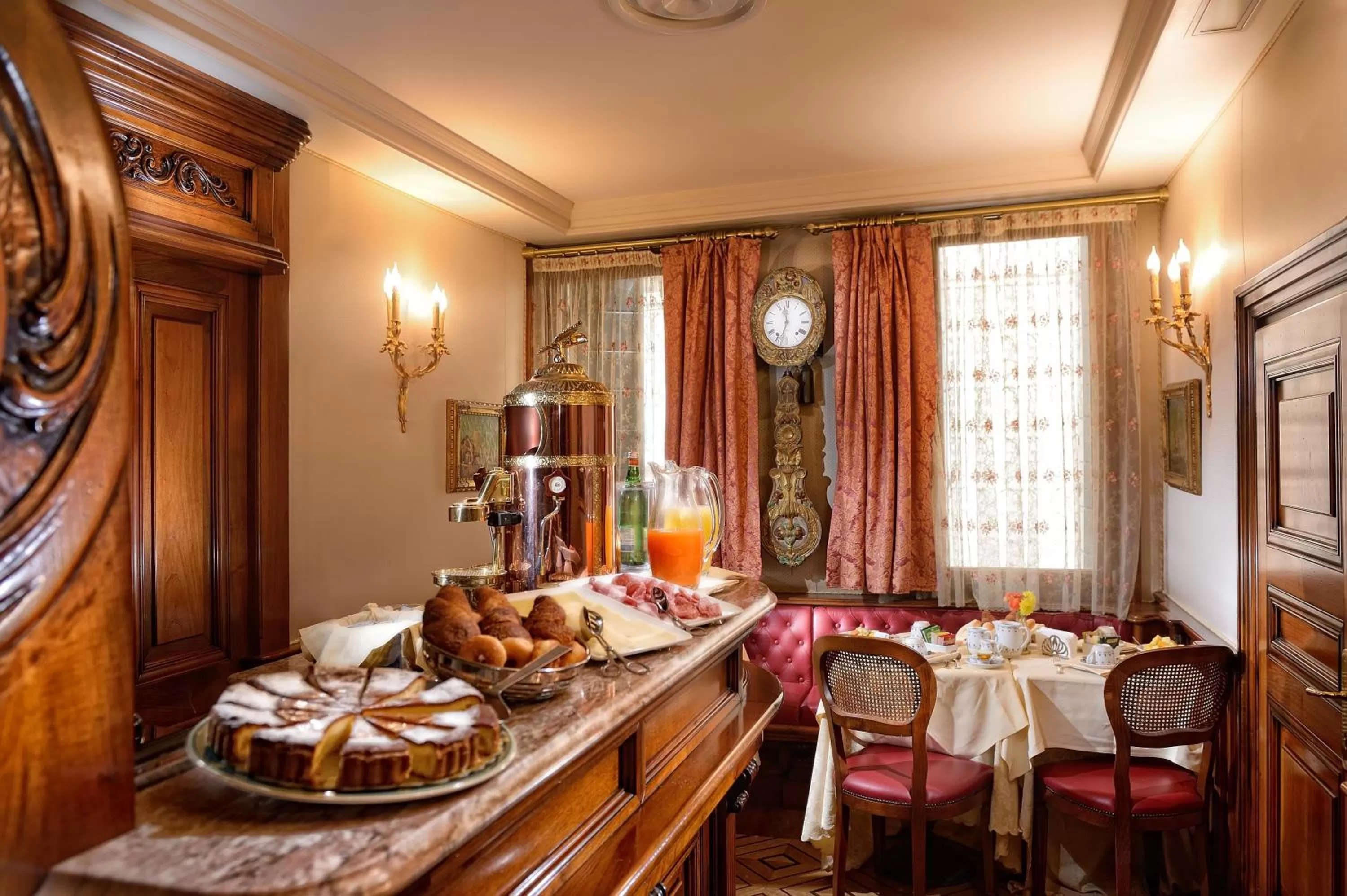 Food and drinks in Bellevue Luxury Rooms - San Marco Luxury