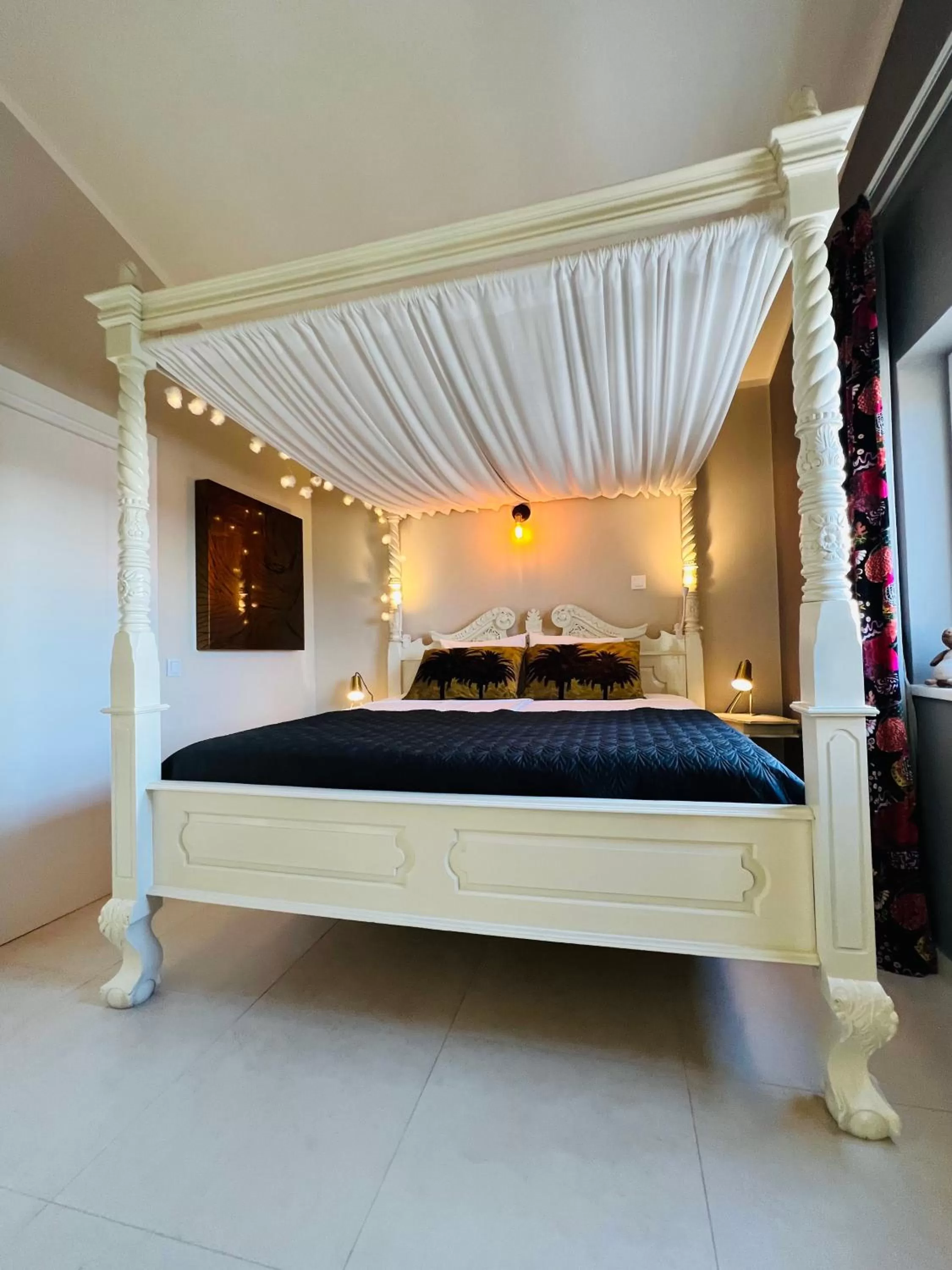 Bed in Palm View Guesthouse, adults only