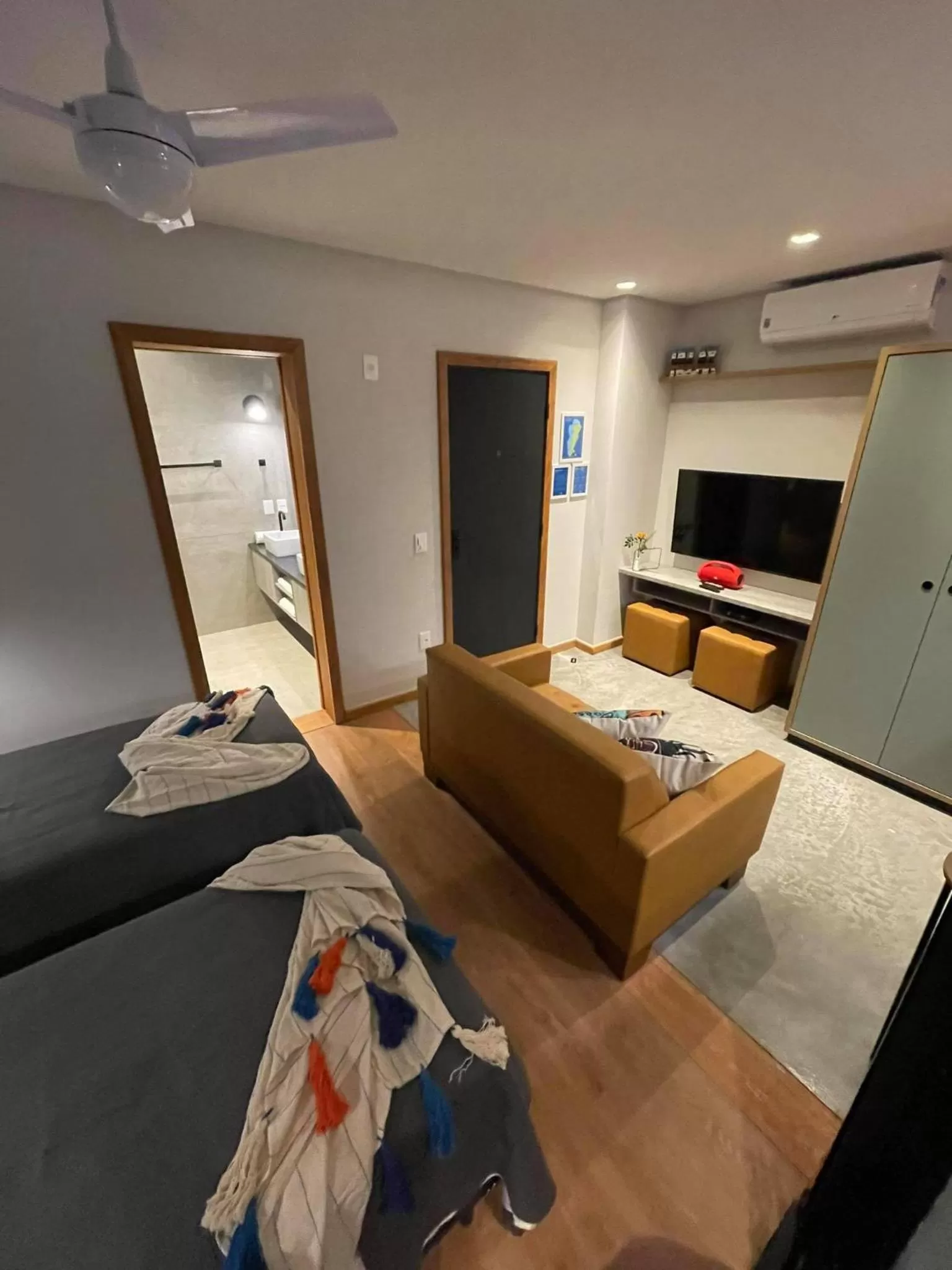 Living room, Bed in Hospedaria da Lagoa