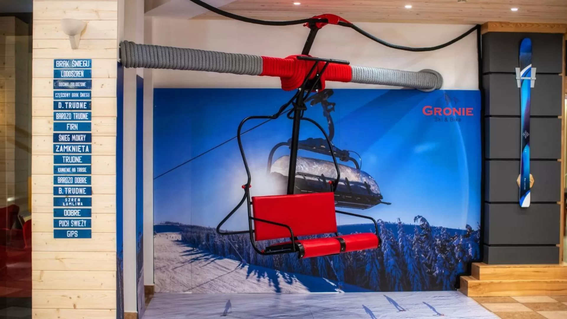 Lobby or reception in Gronie Ski & Bike
