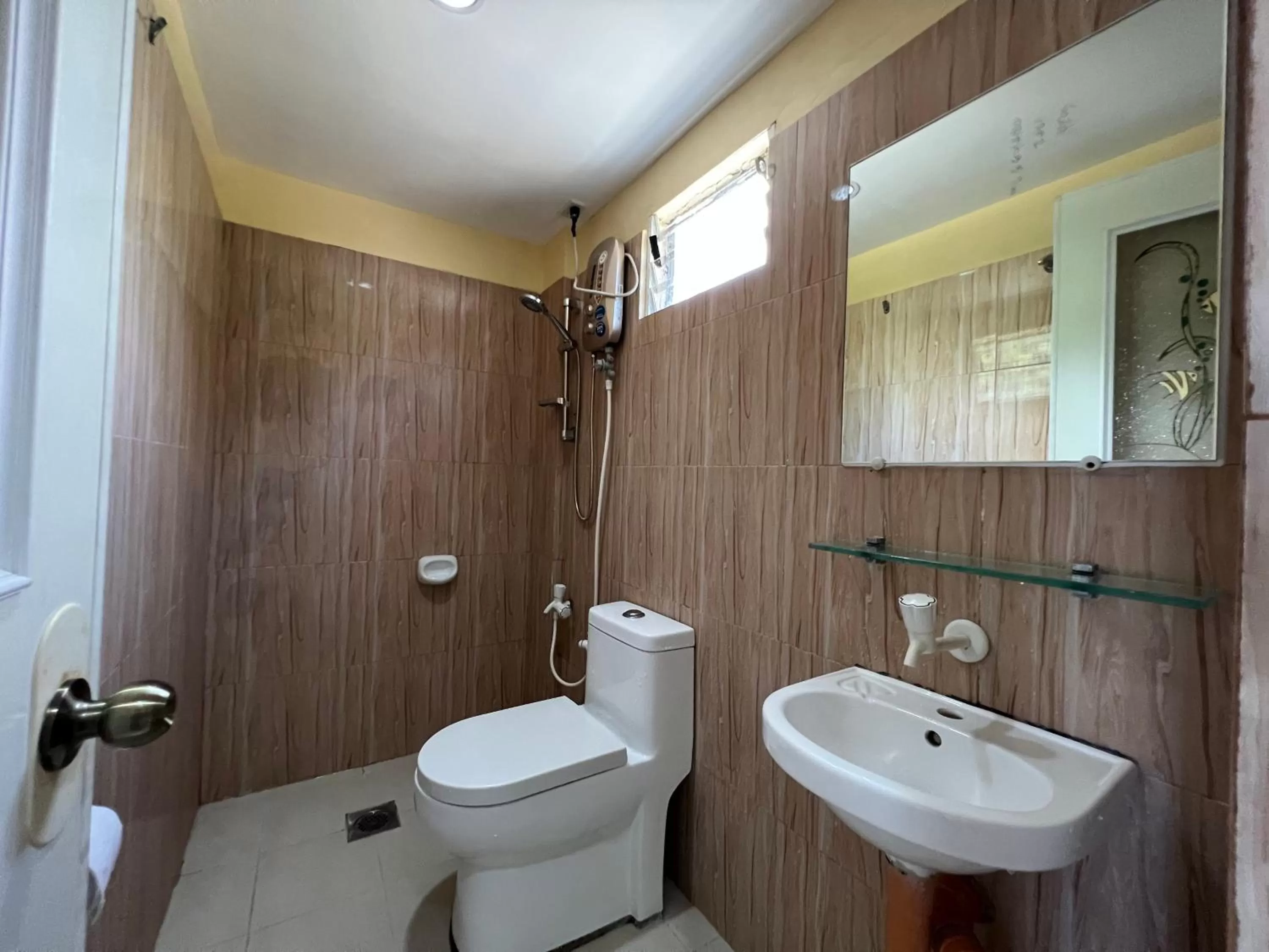 Shower in Ging-Ging Hotel And Resort