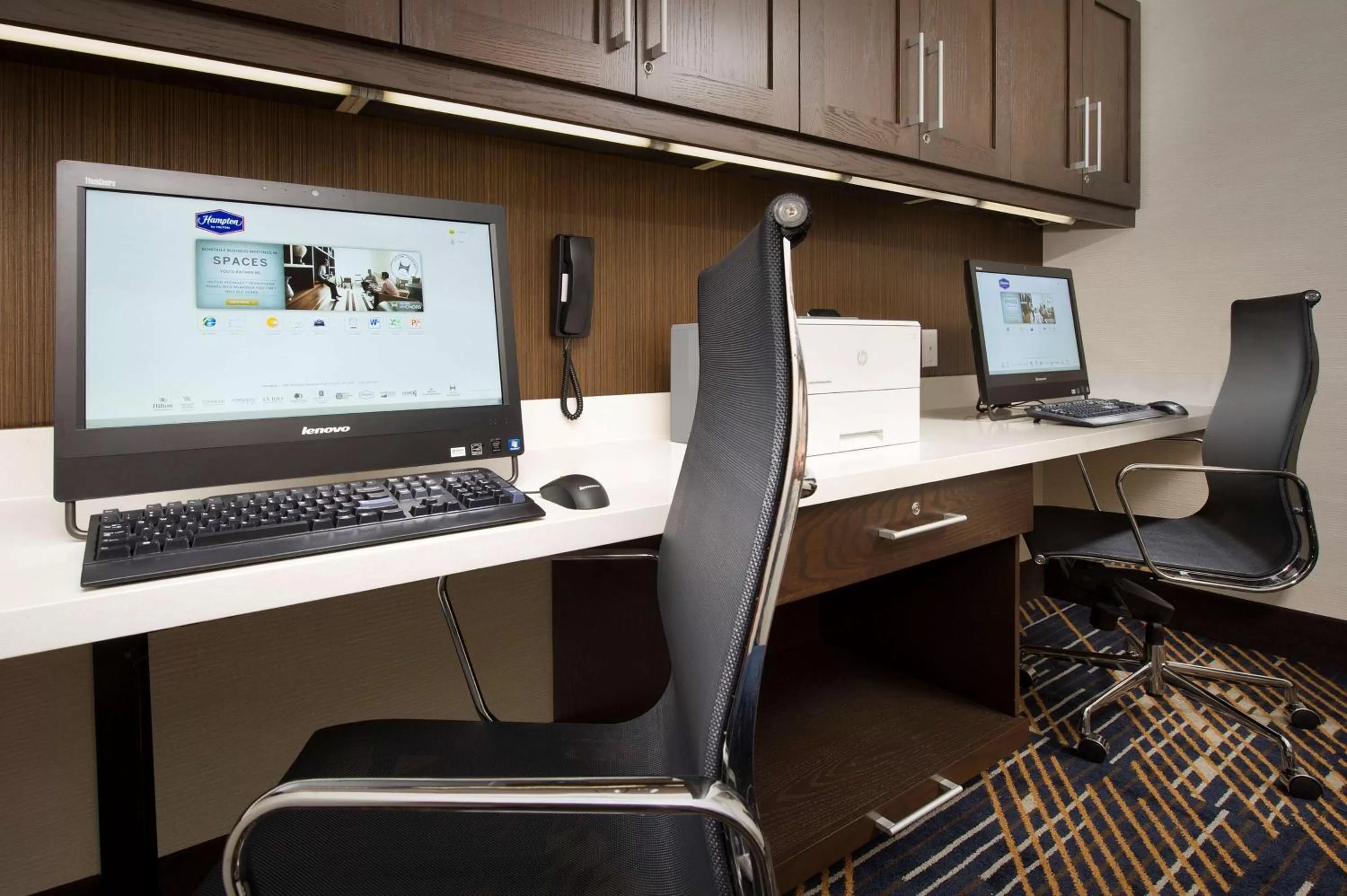 Business facilities in Hampton Inn & Suites Falls Church