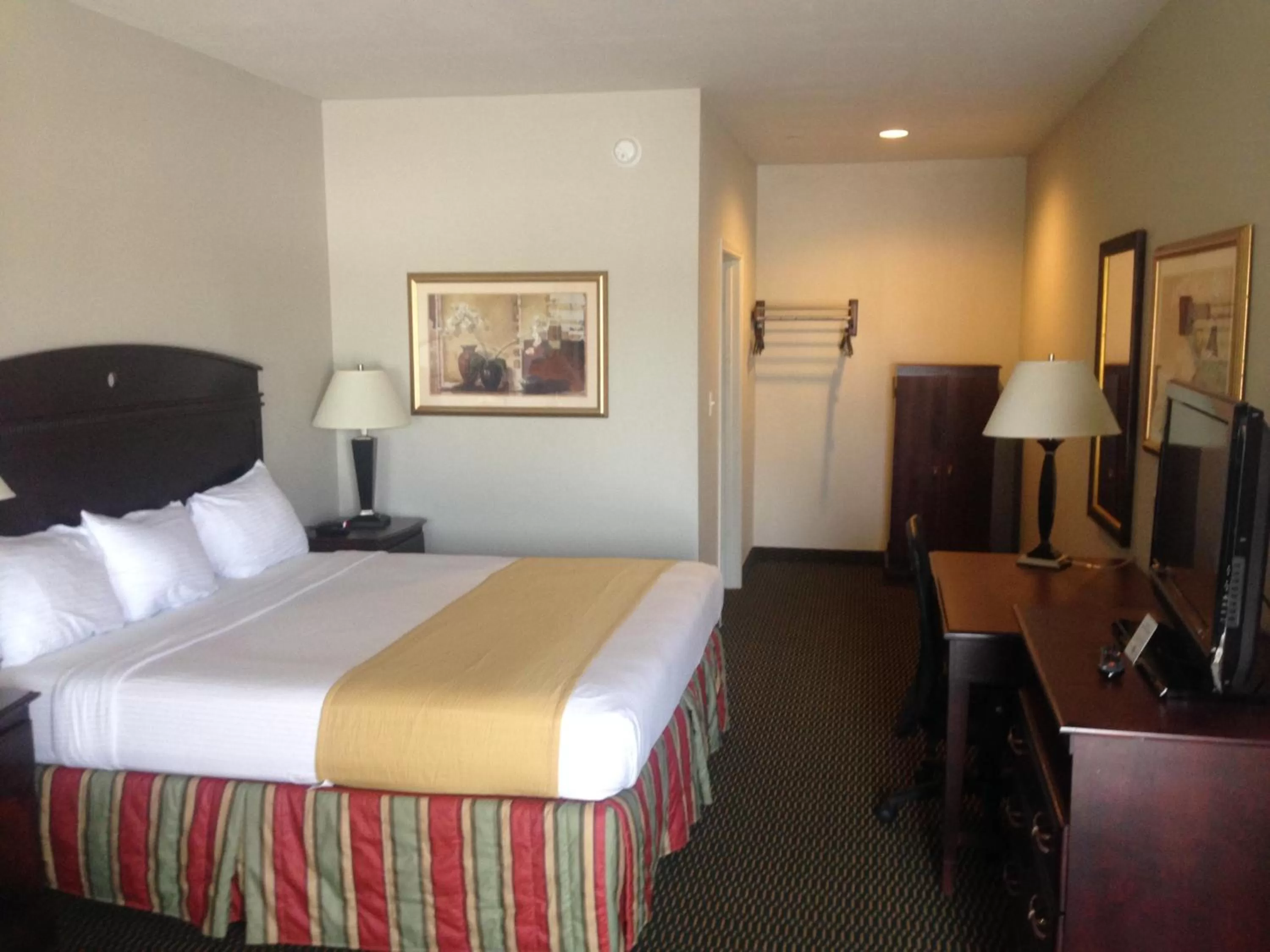 Photo of the whole room, Bed in Express Inn