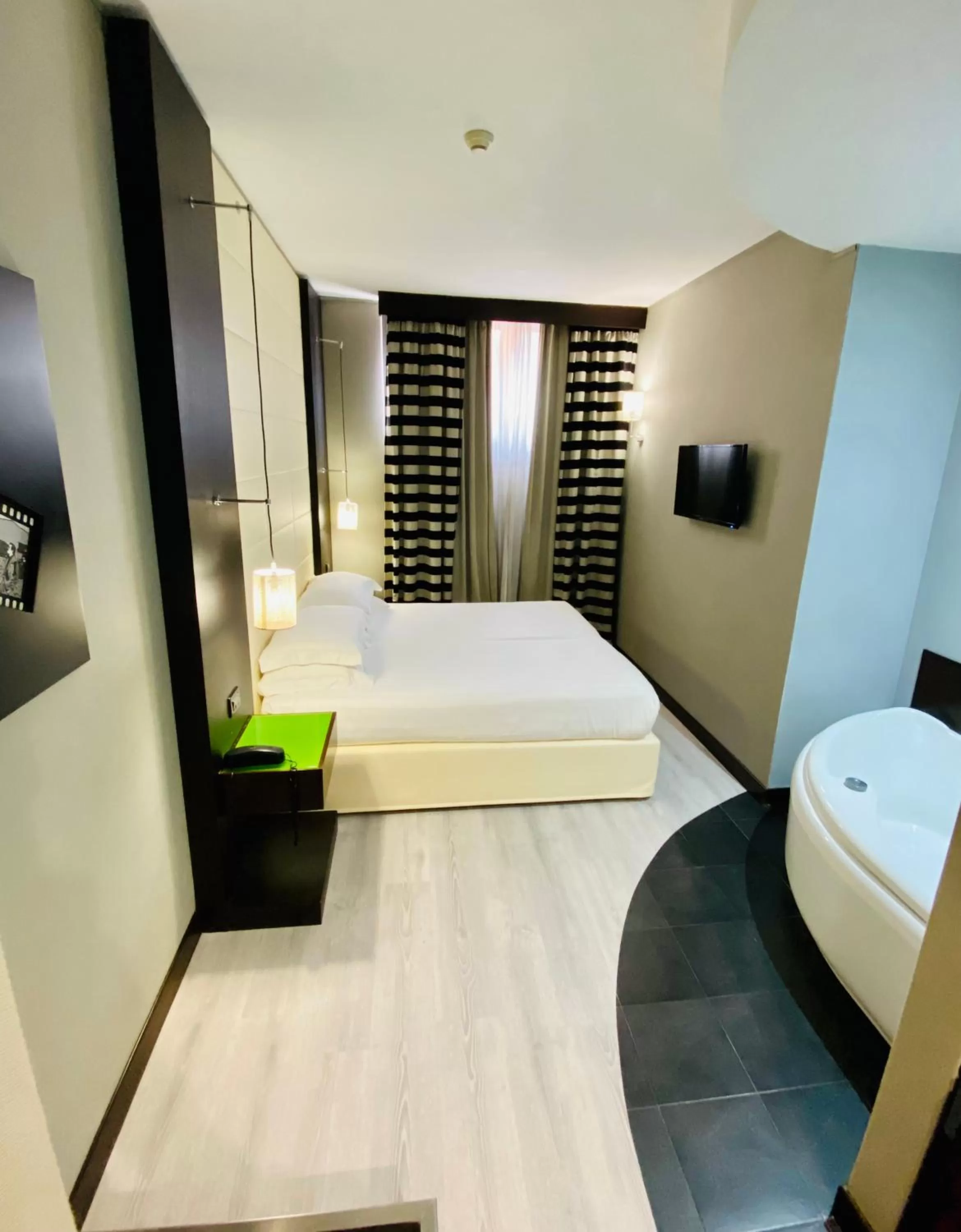 Hot Tub, Bed in Best Western Cinemusic Hotel