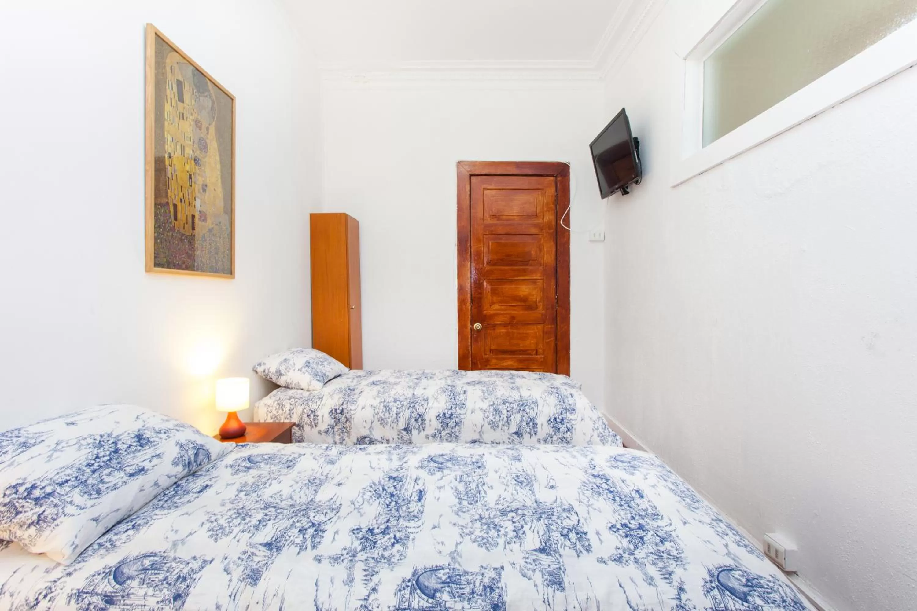 Photo of the whole room, Bed in Italia Suite