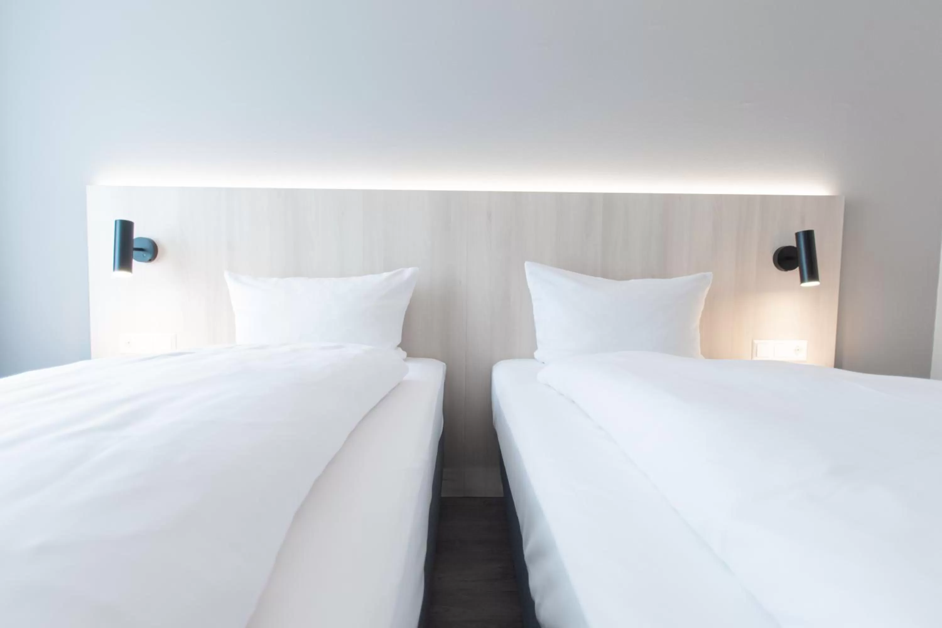 Photo of the whole room, Bed in Taste Hotel Hockenheim