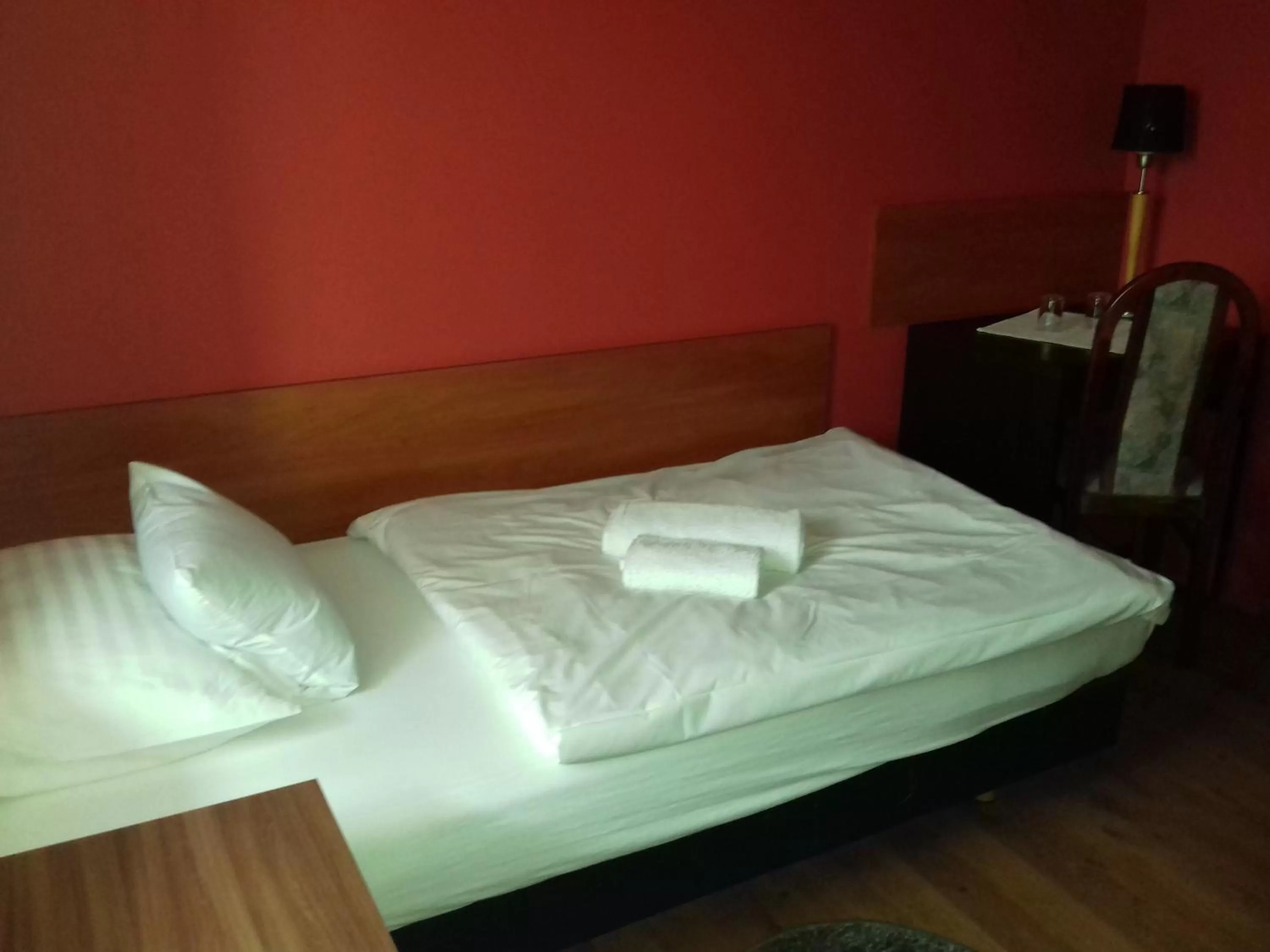 Bed in Hotel Komfort Inn - Dwór Hubertus