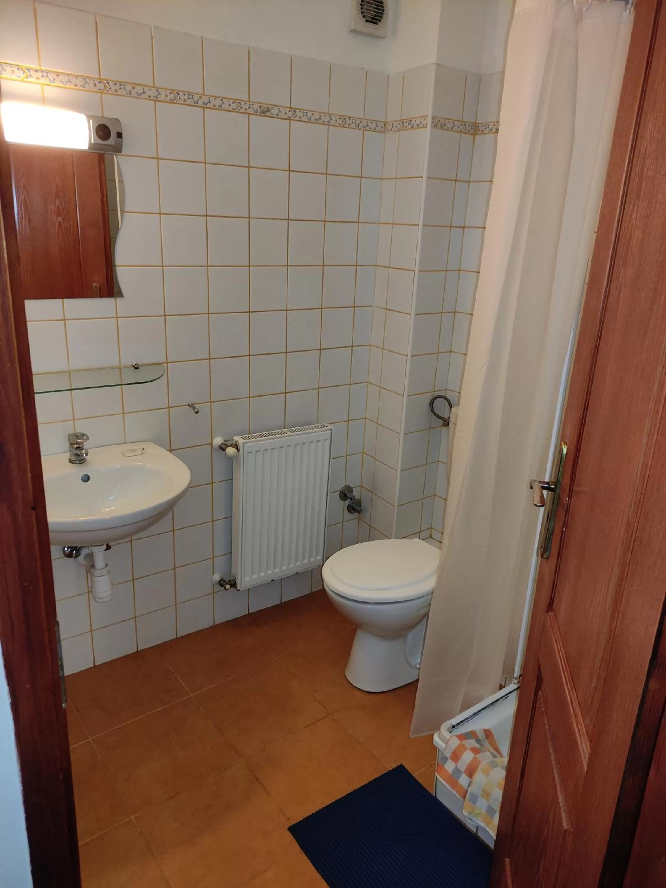 Bathroom in Szent Kristóf Apartmanhotel