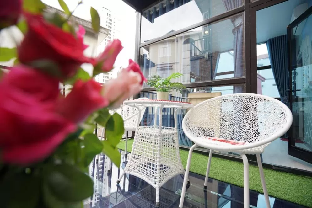 Day in Almor Hostel With Pool in right center