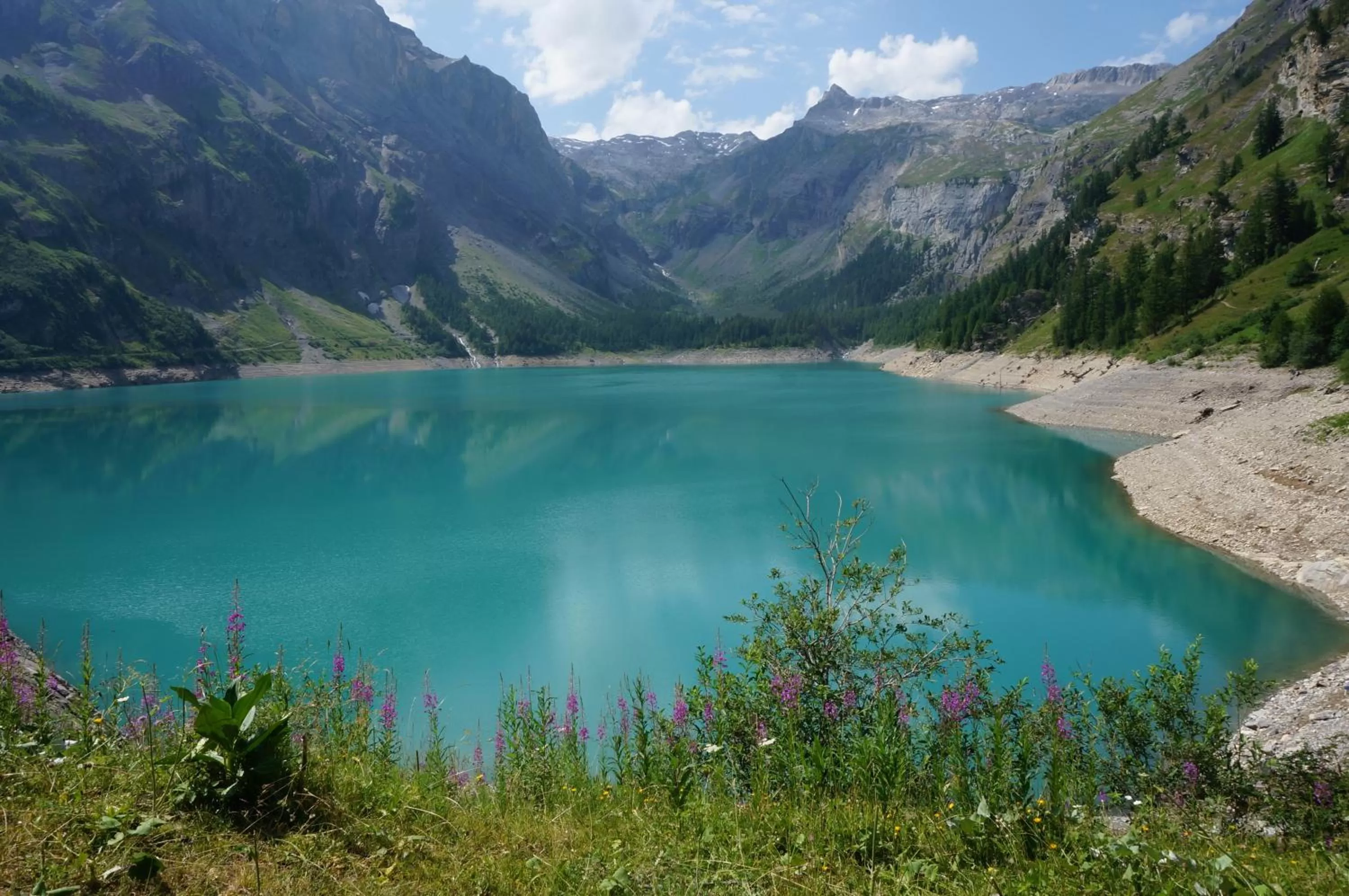 Hiking in bnb Valais - by La Sittelle