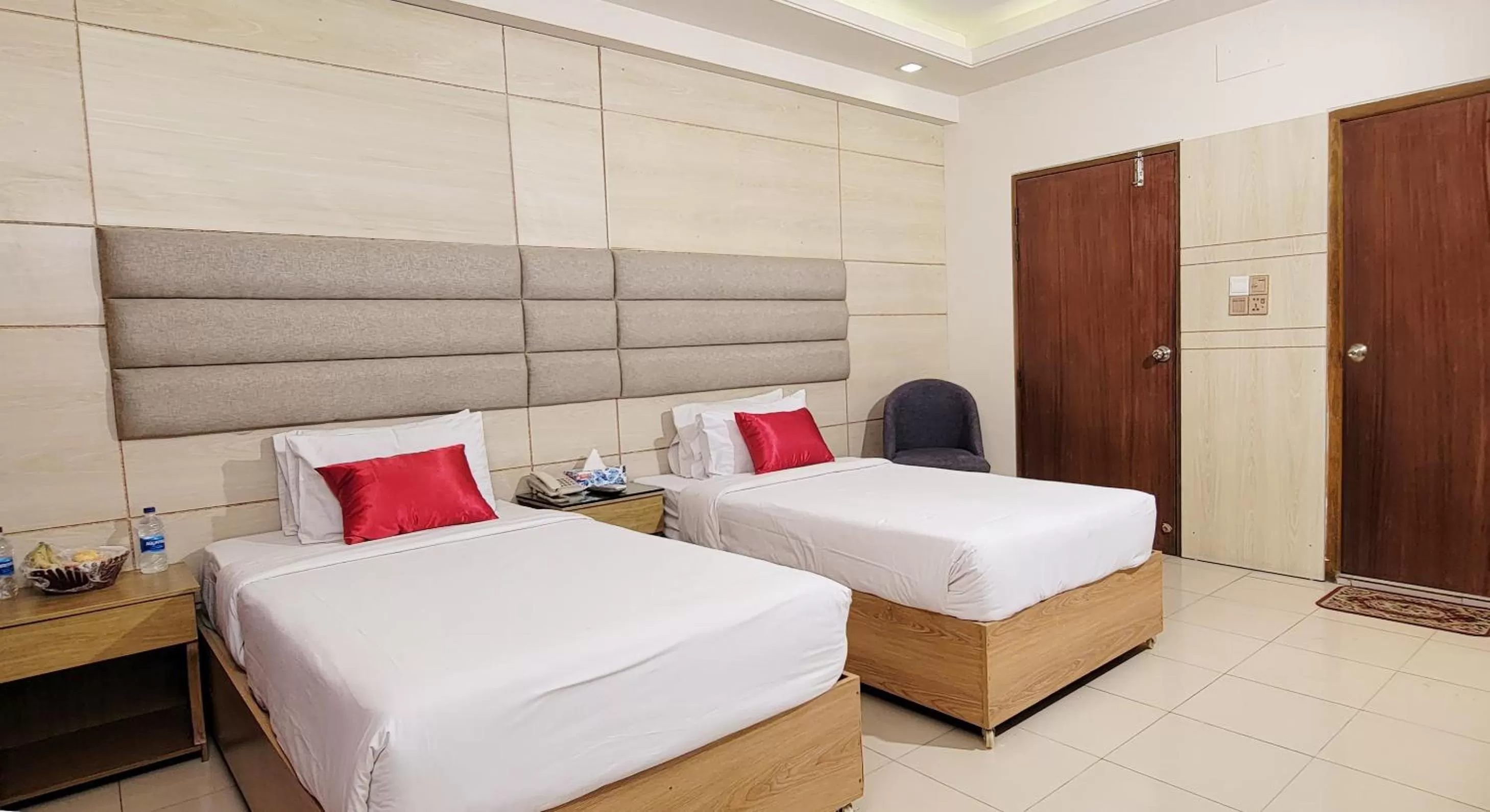 Bedroom, Bed in Hotel Afford Inn