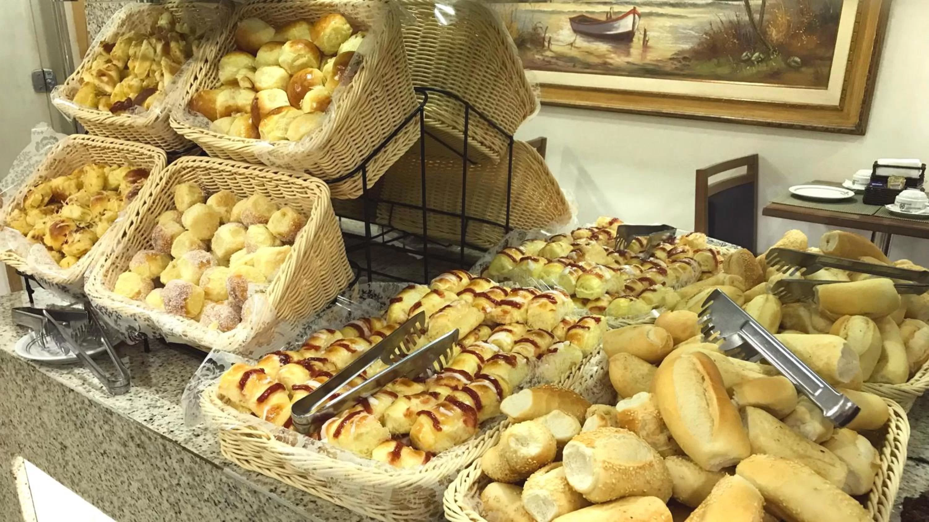 Buffet breakfast in Hotel Bandeirantes