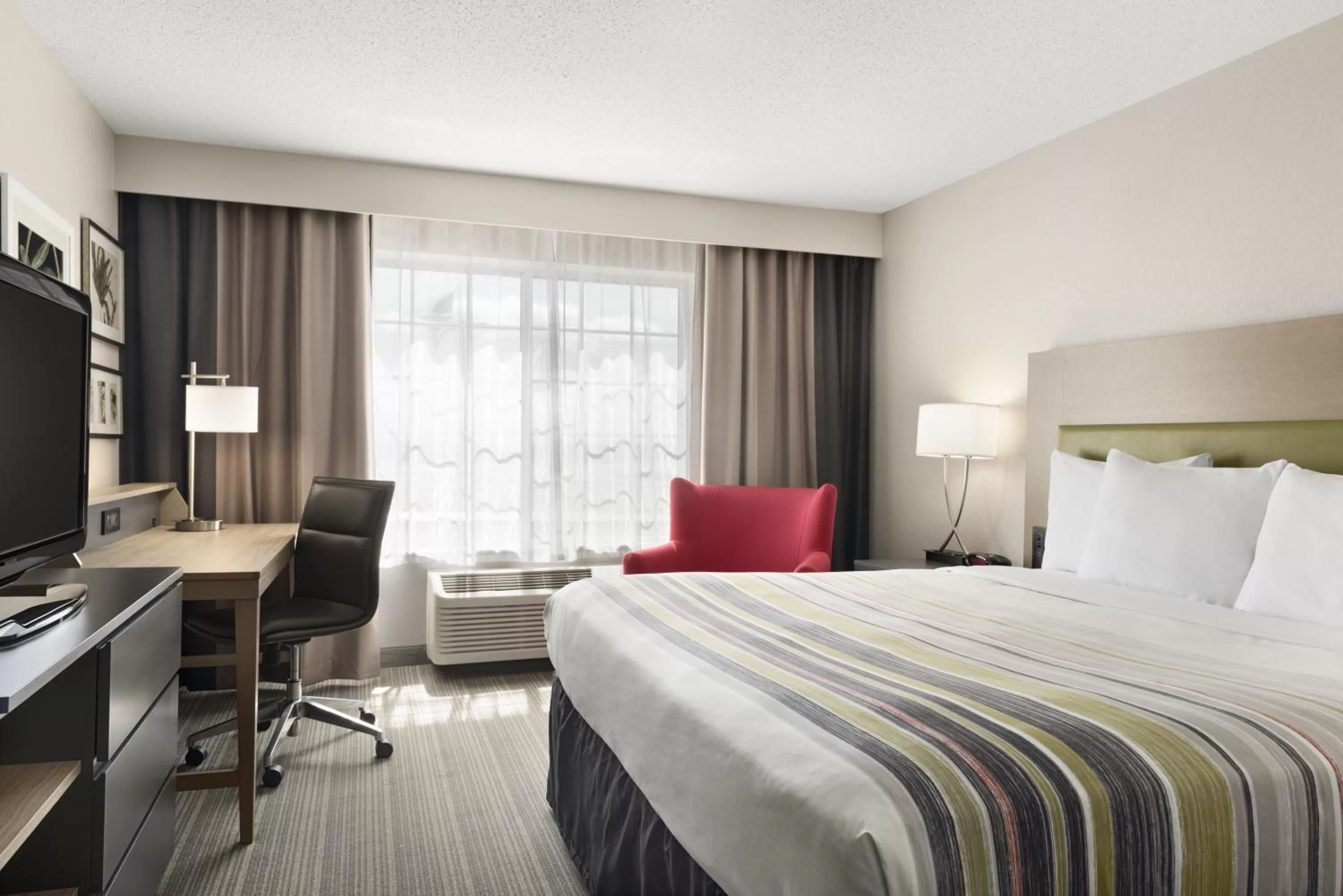 Bedroom, Bed in Country Inn & Suites by Radisson, Romeoville - Bolingbrook