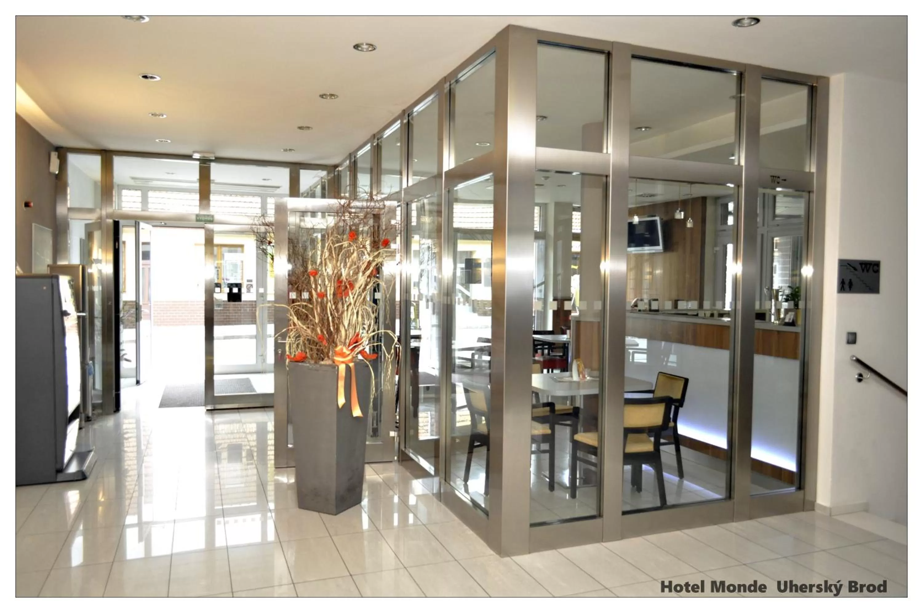 Lobby or reception, Restaurant/Places to Eat in Hotel Monde