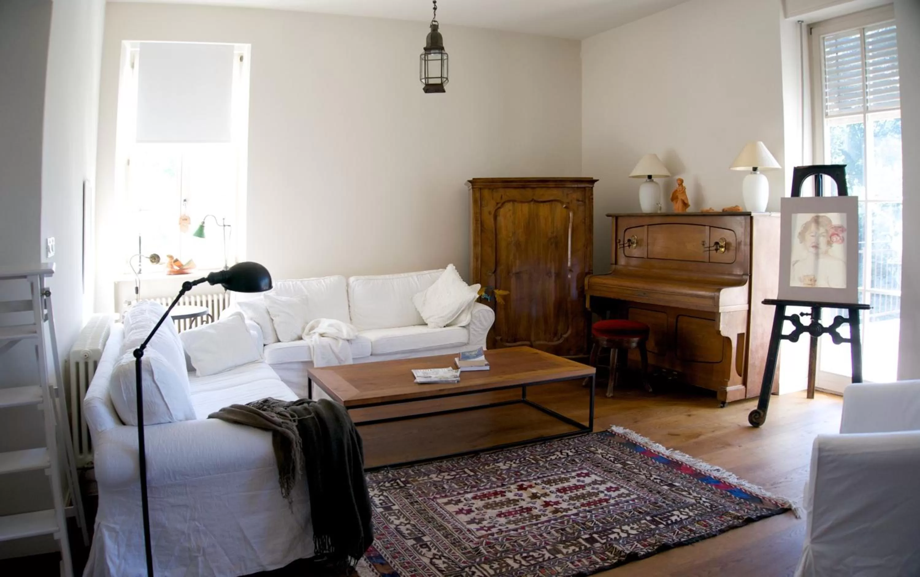 TV and multimedia, Seating Area in Embassy Row BnB