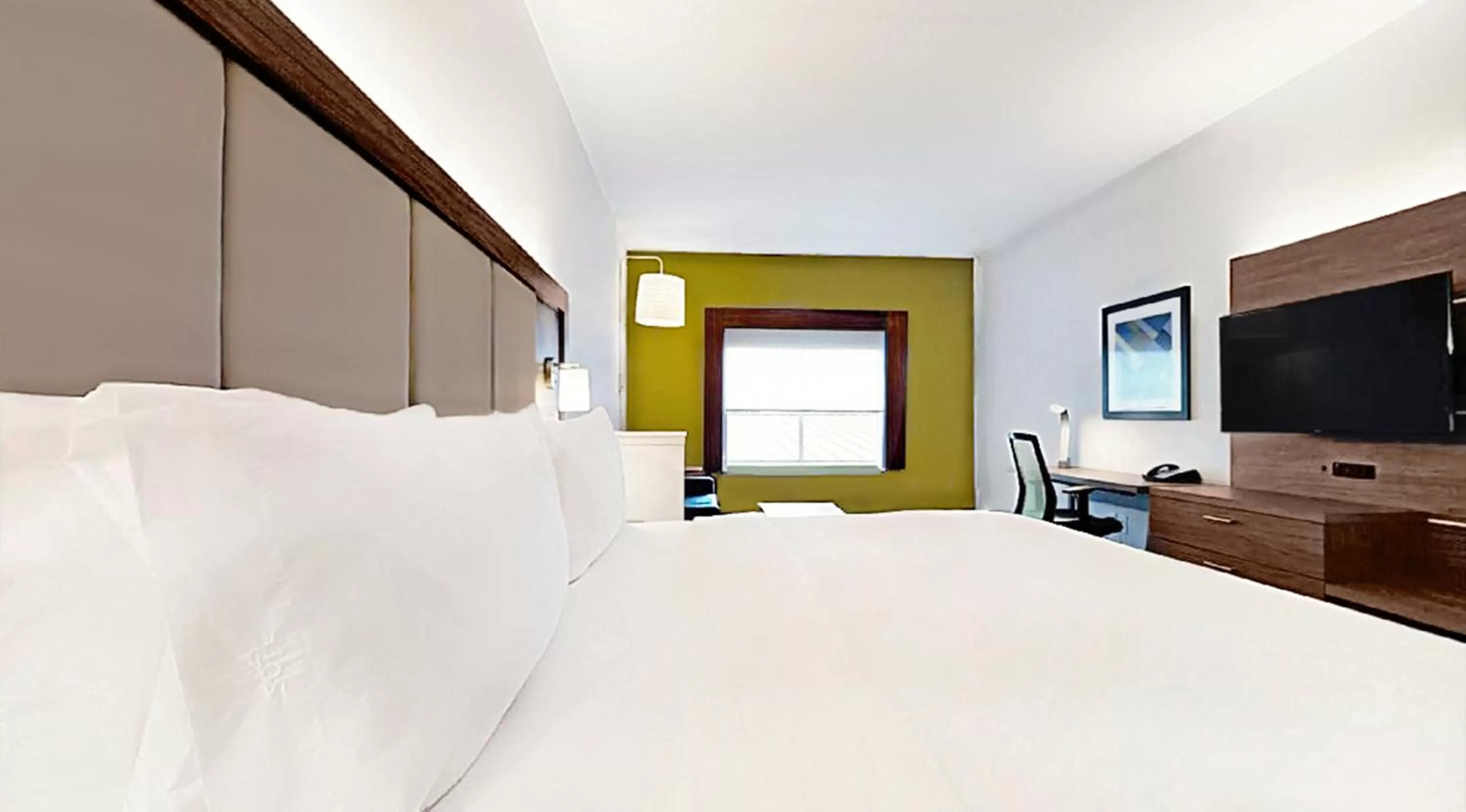 Bed in Holiday Inn Express & Suites - Chalmette - New Orleans S by IHG