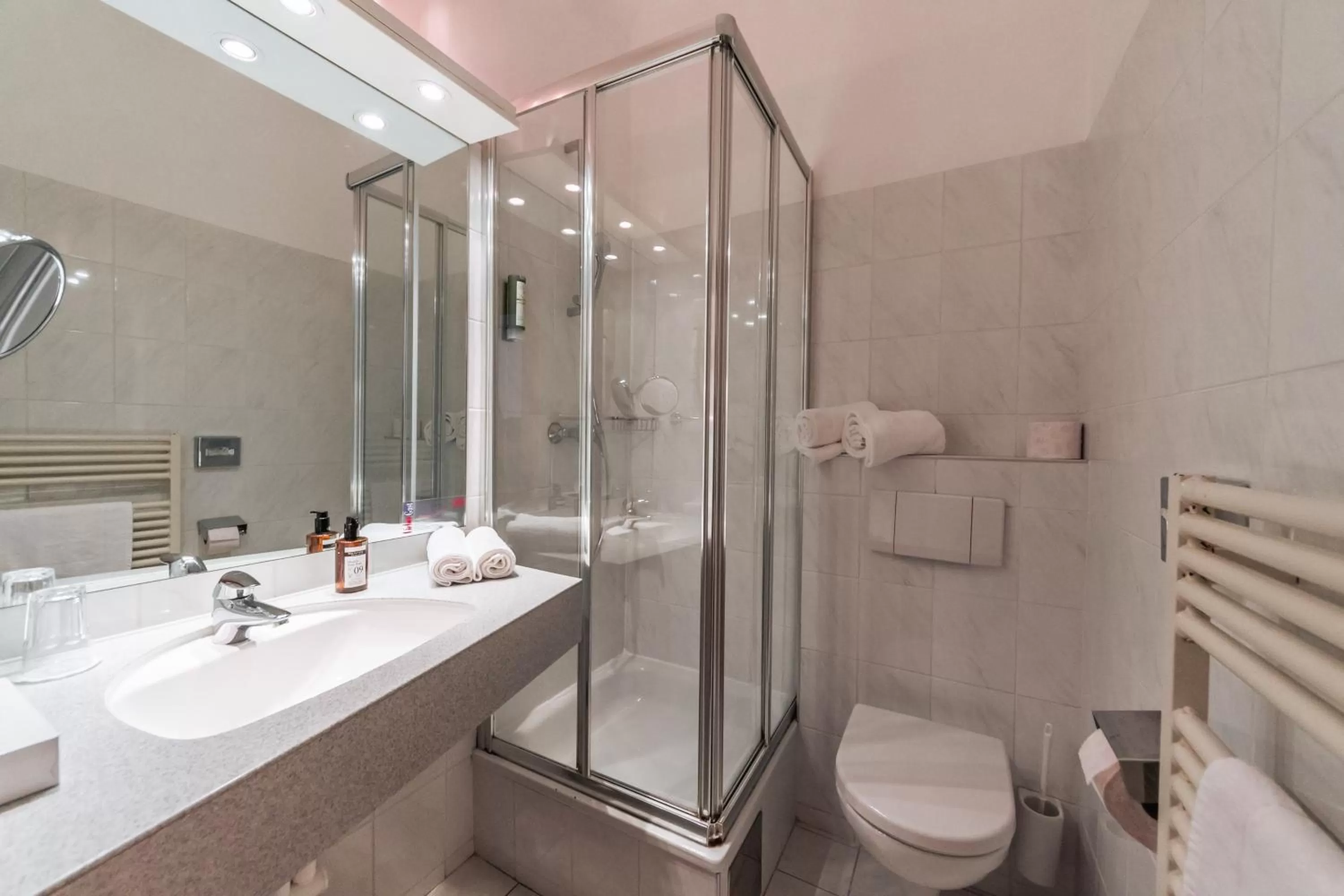 Bathroom in Hotel Markgraf