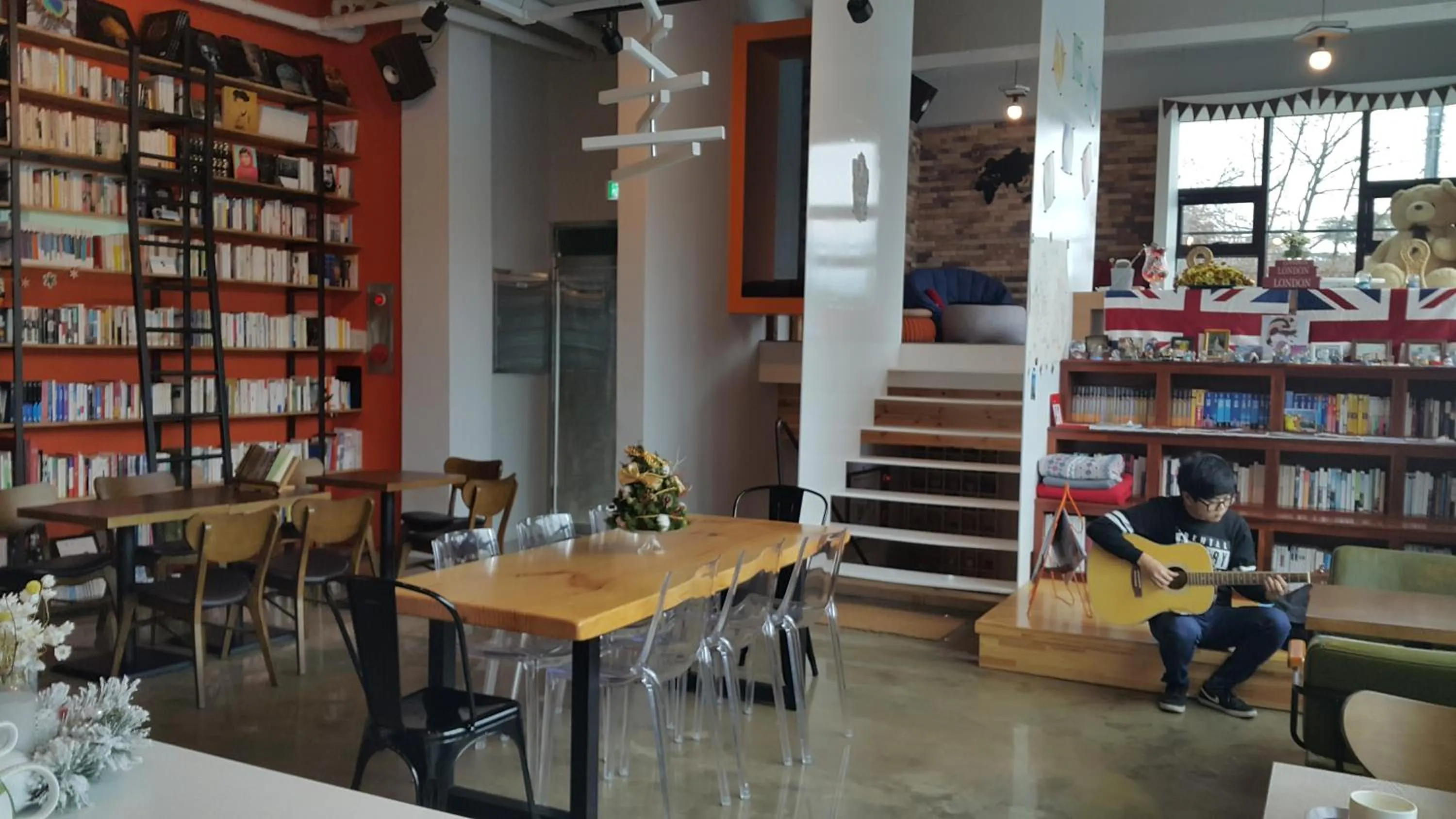 Library in Andong Poong-gyung HOSTEL n LIBRARY