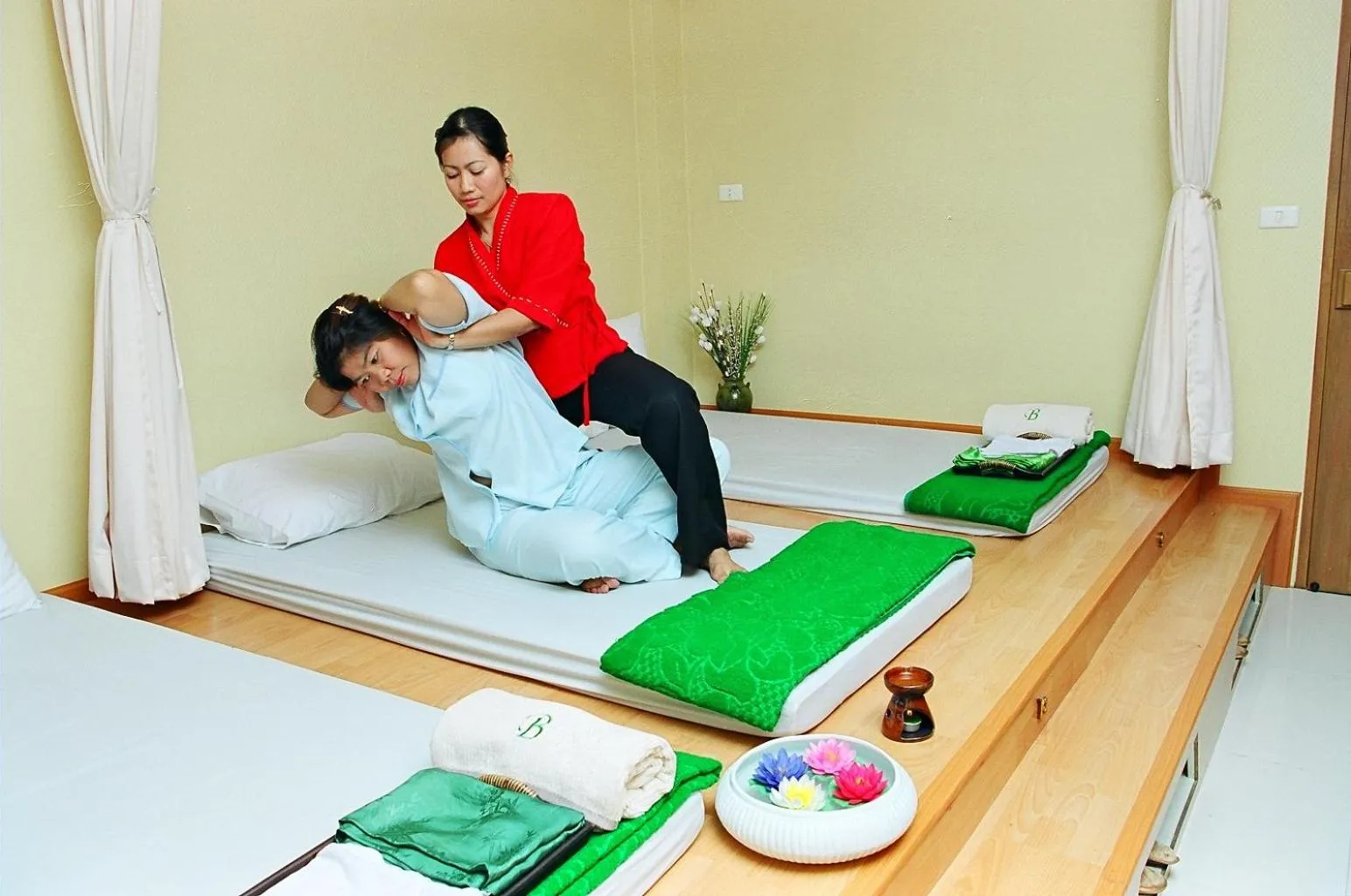 Massage in Wall Street Inn, Bangkok