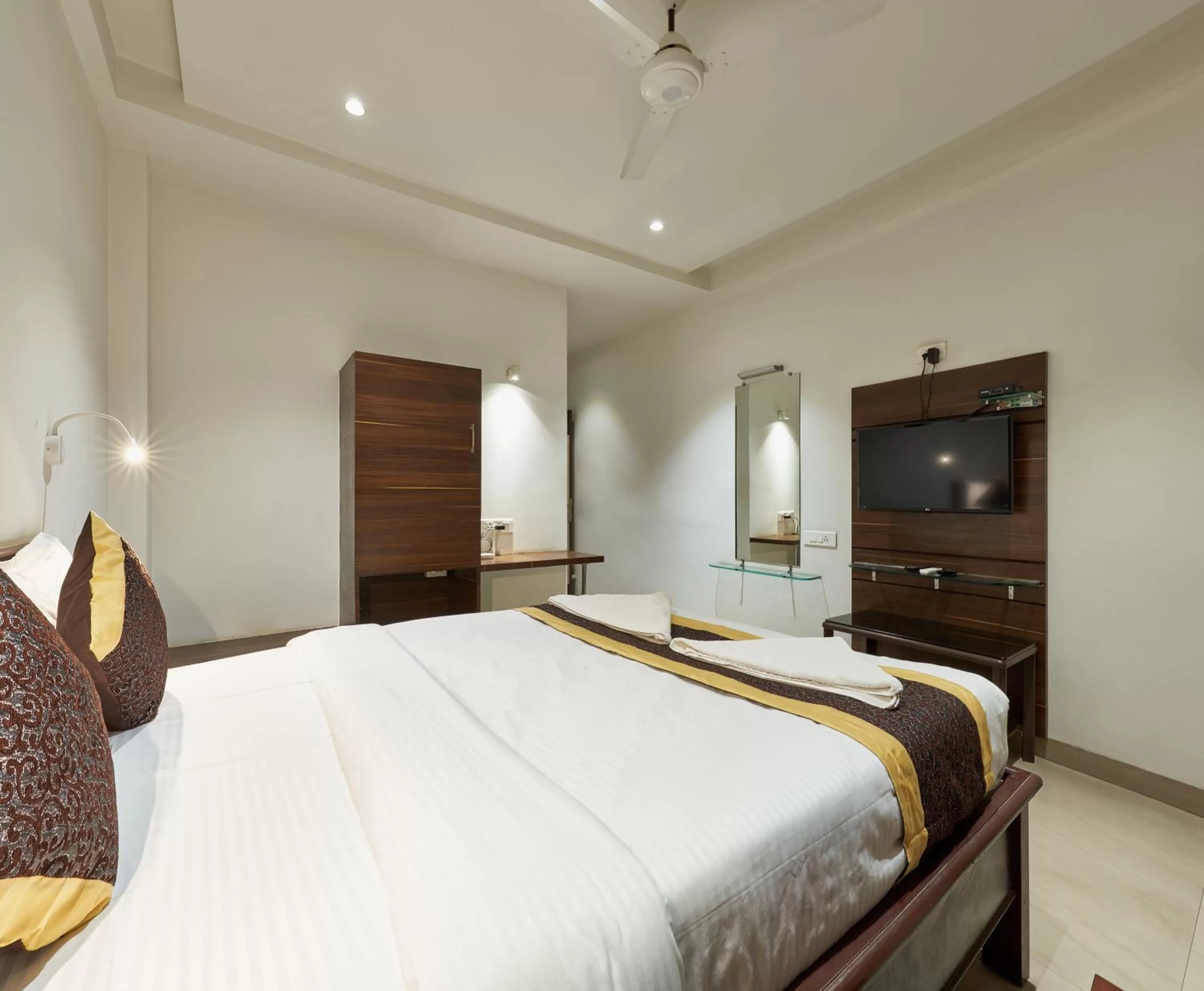 TV and multimedia in Hotel Fortune Inn