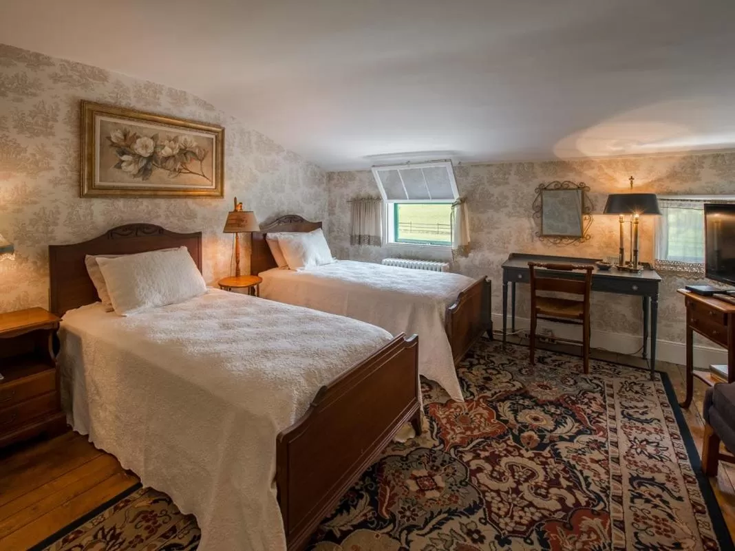 Bedroom, Bed in The Neighbour House B&B