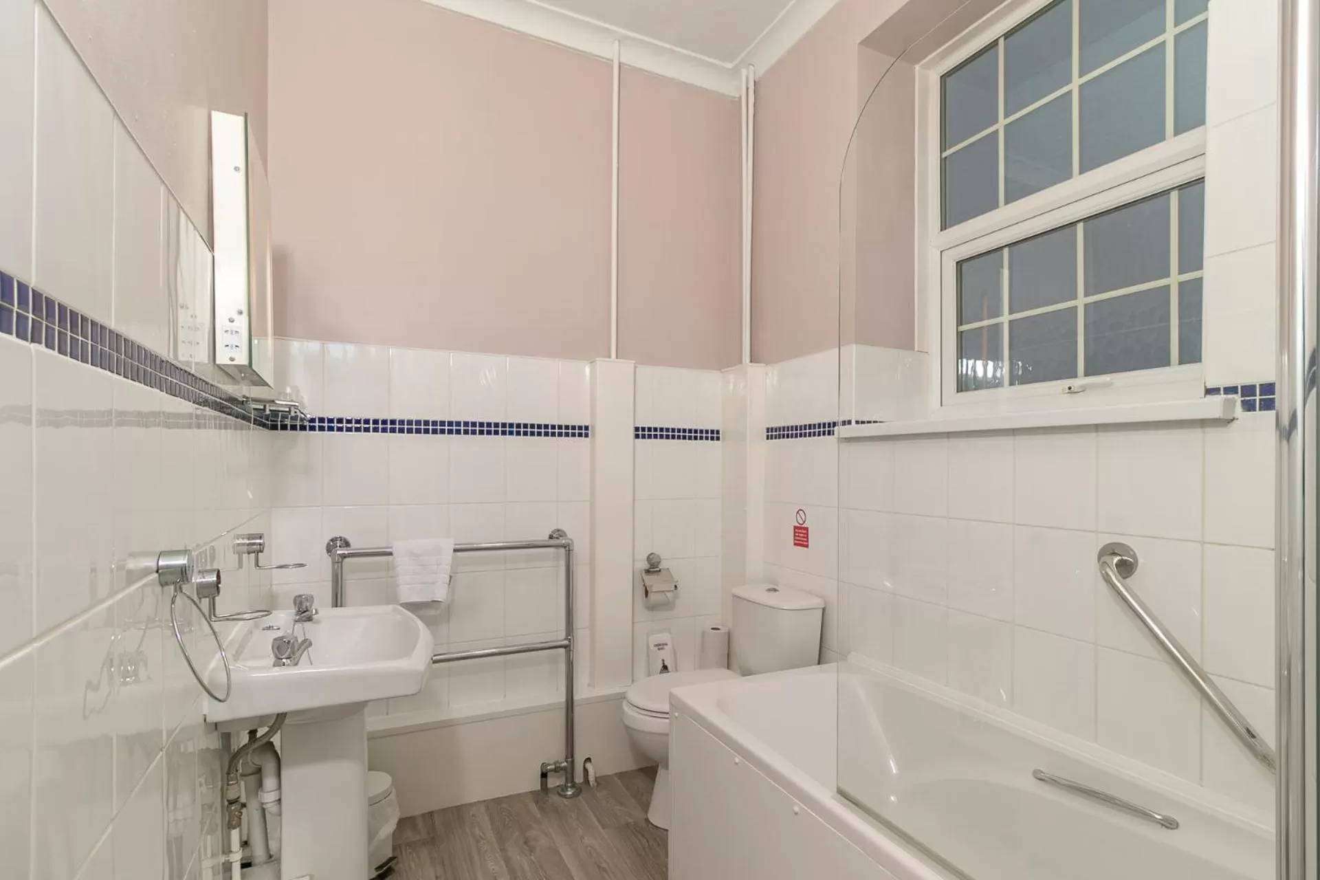 Bathroom in Skegness The Royal Hotel