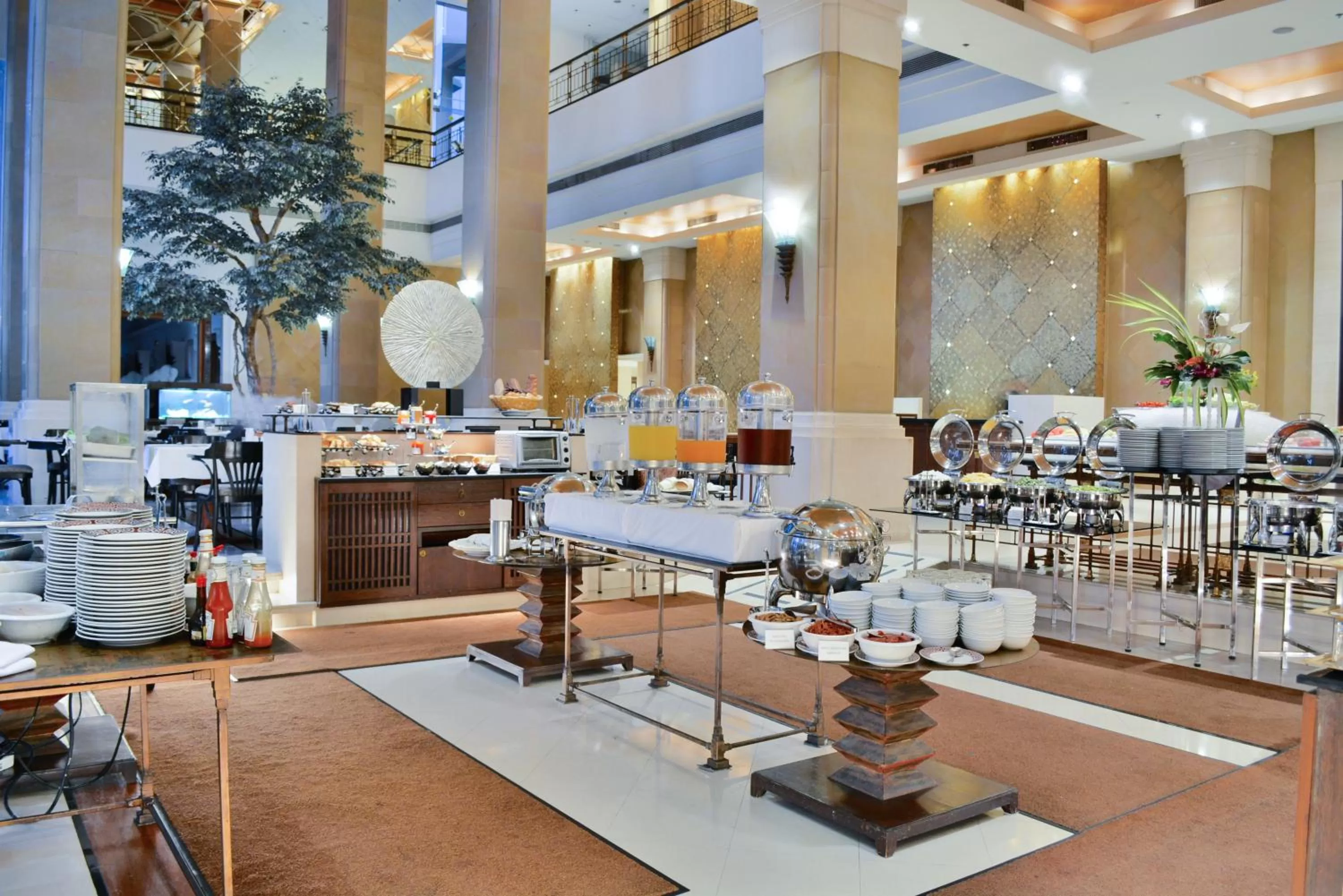 Restaurant/places to eat in Rama Gardens Hotel Bangkok