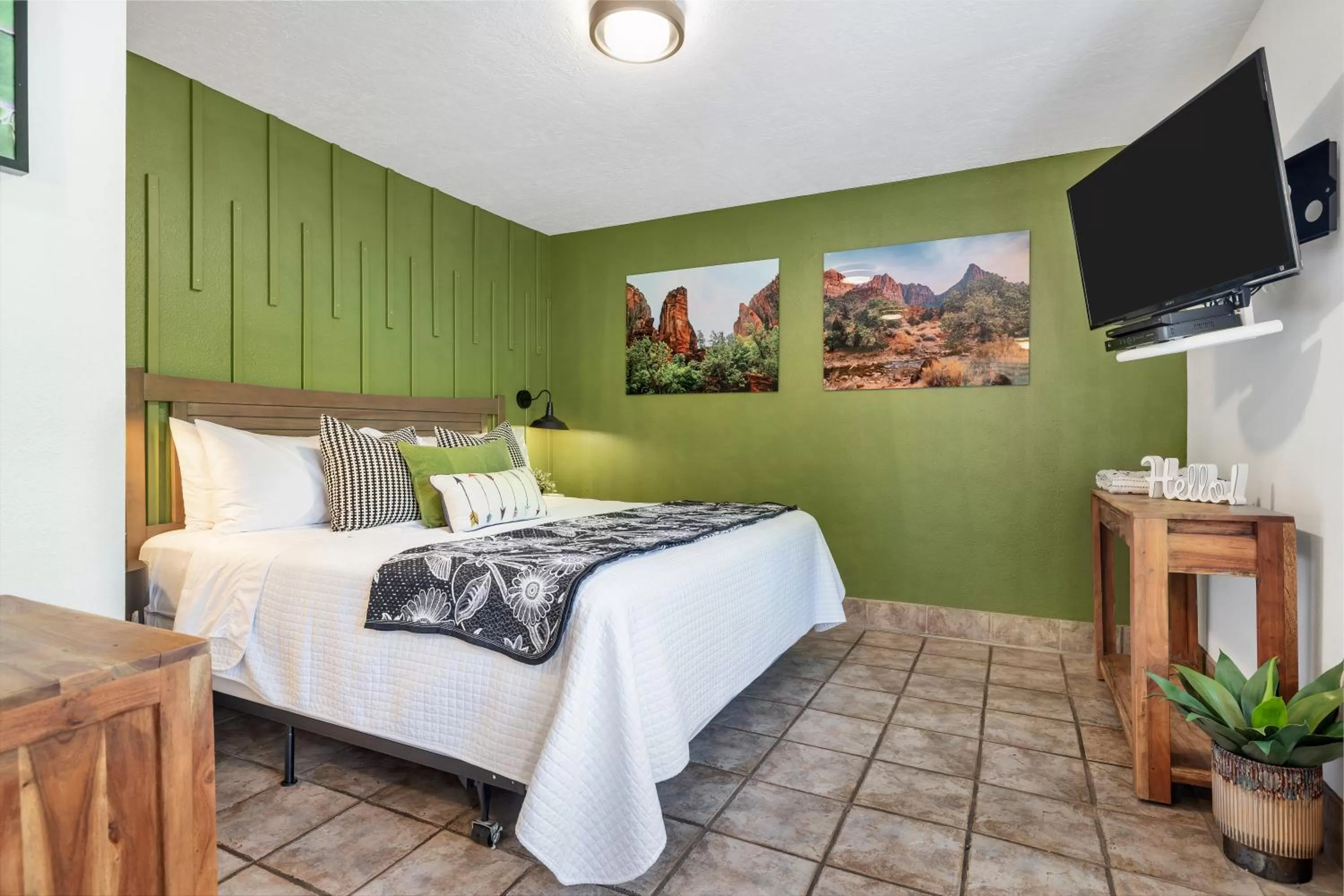 Bedroom, Bed in Red Rock Inn Cottages