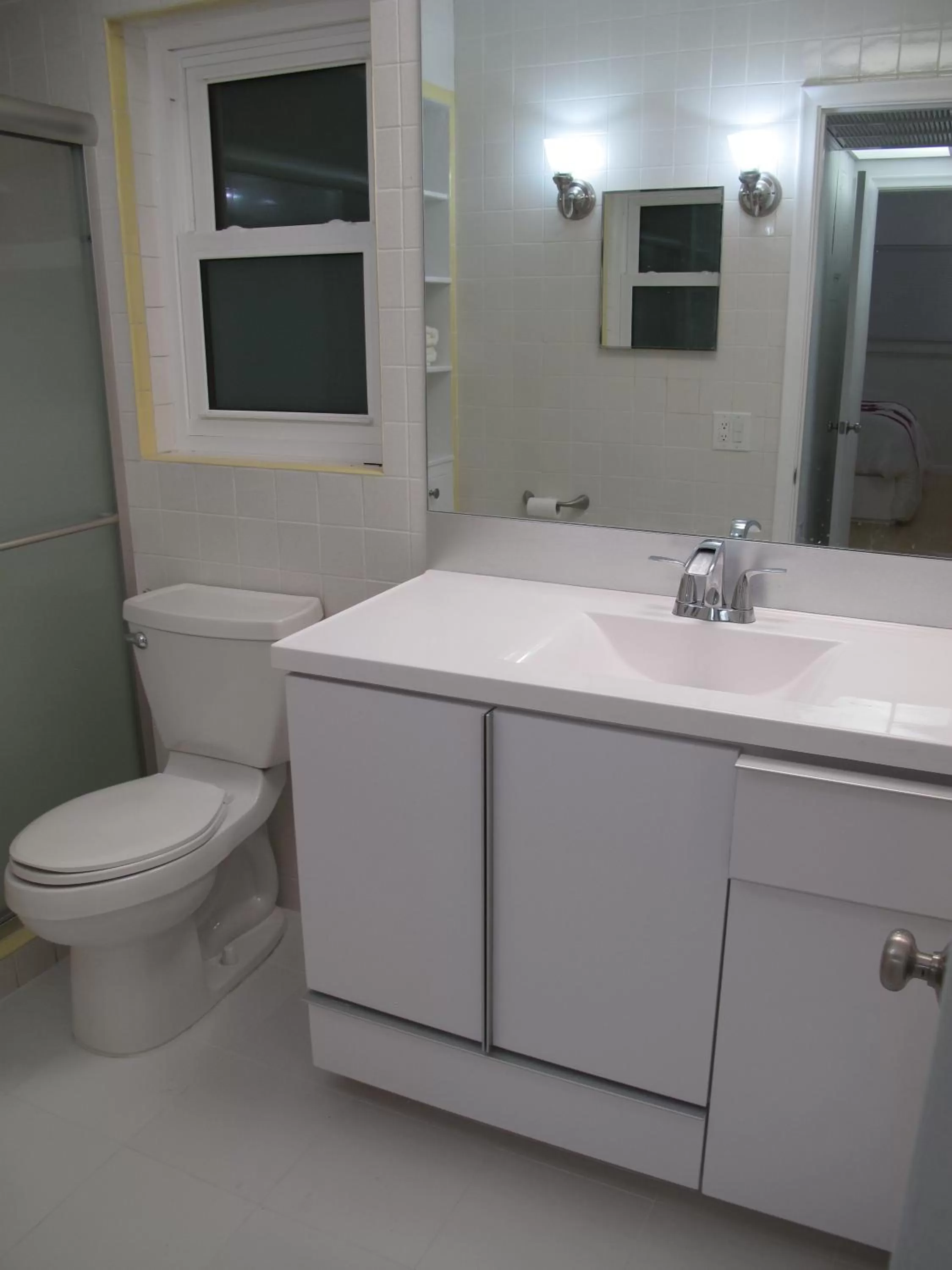 Bathroom in Downtown Hollywood Boutique Hotel