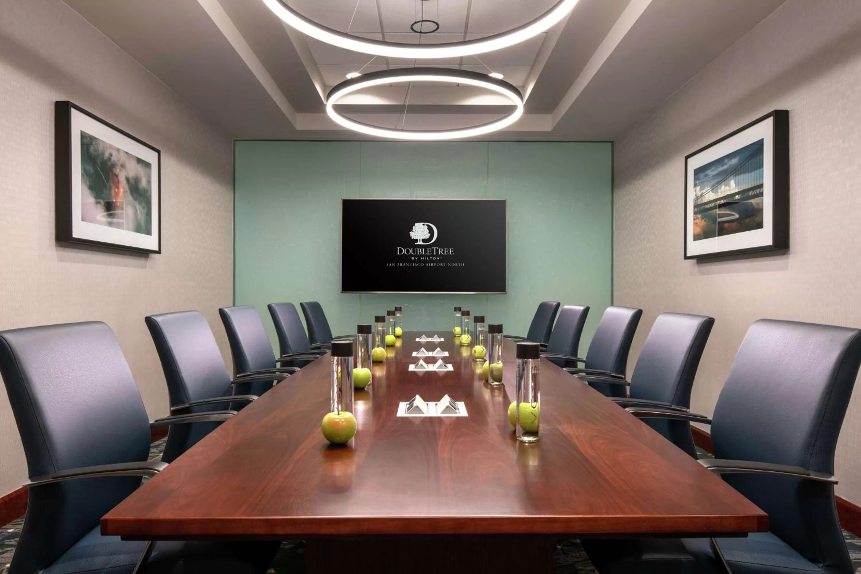 Meeting/conference room in DoubleTree by Hilton San Francisco Airport North Bayfront