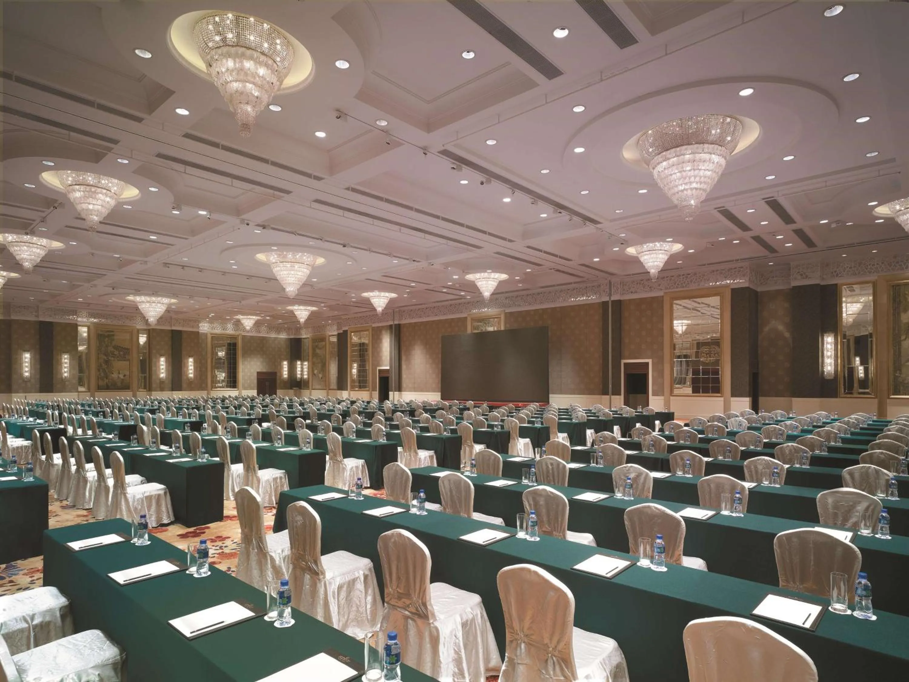 Photo of the whole room in Shangri-La Wuhan