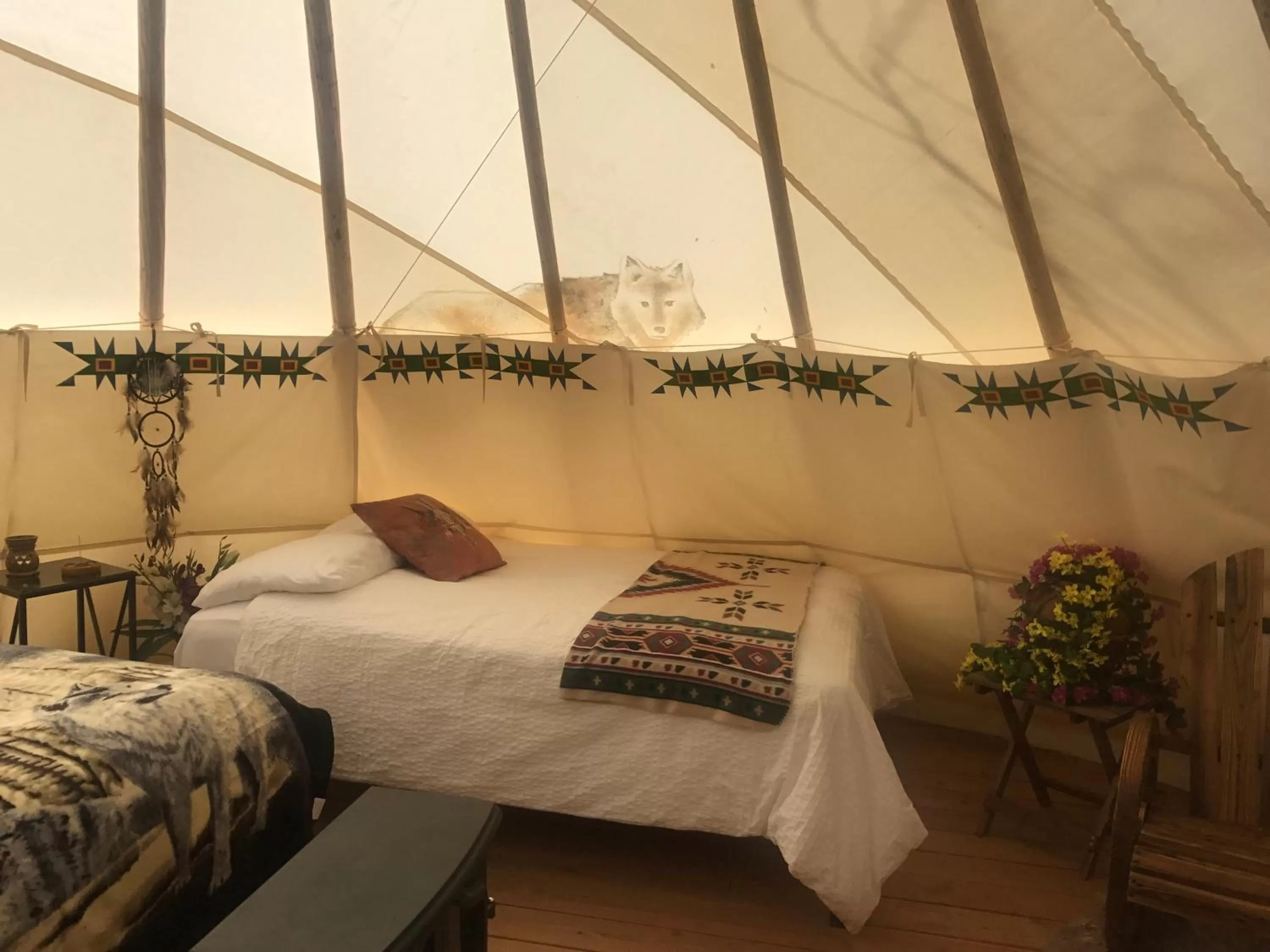 Bed in Olancha RV Park and Motel