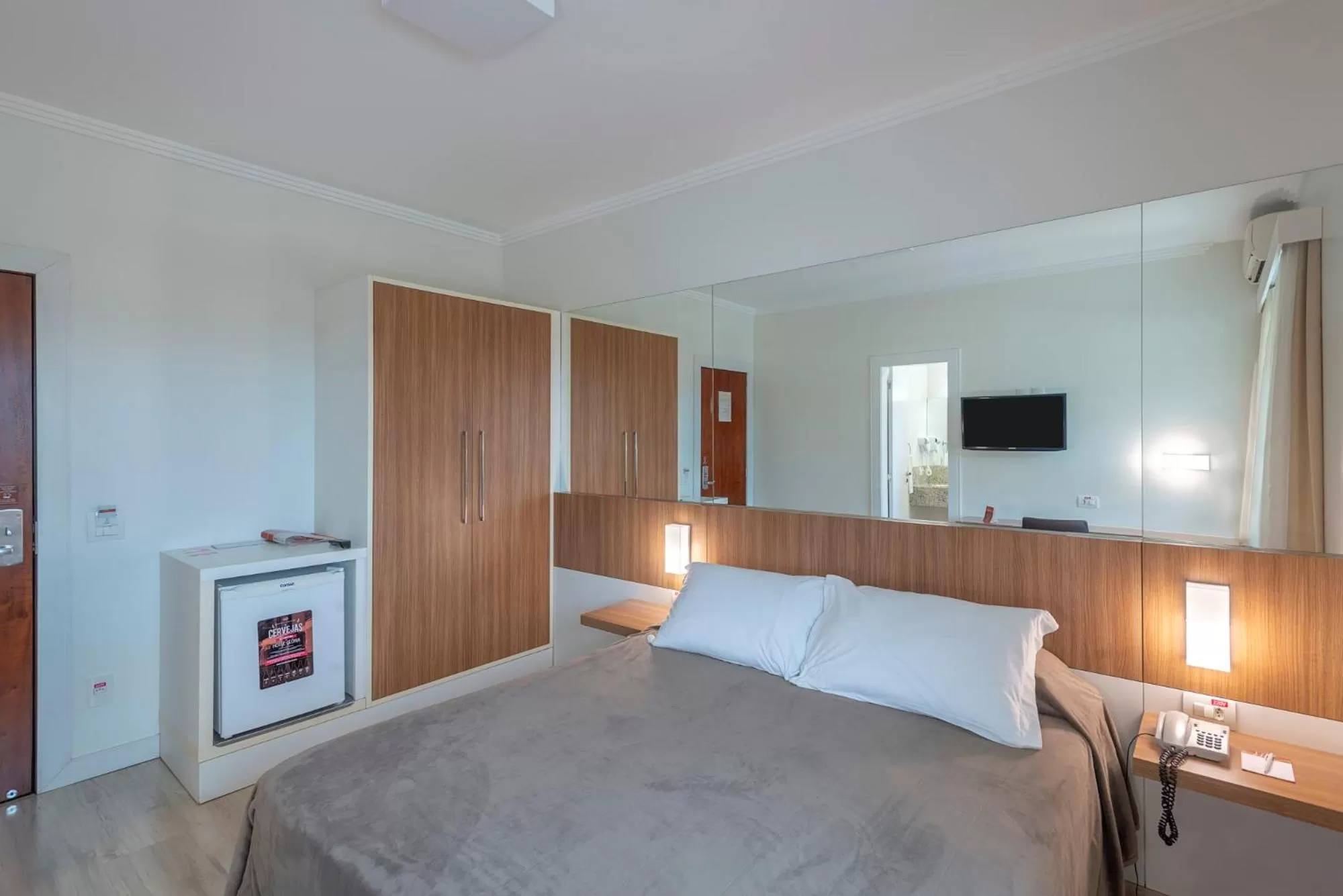 Bed in Hotel Glória