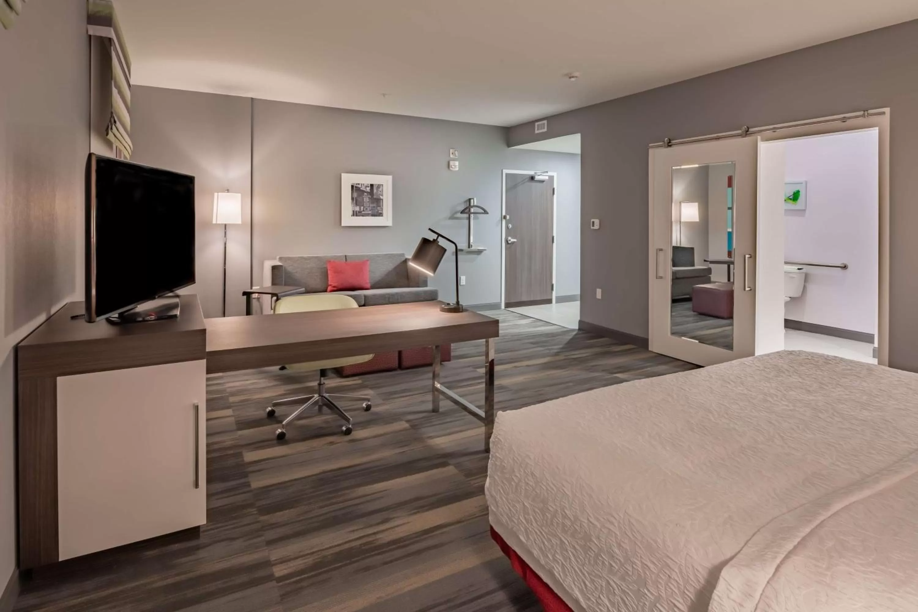 Bedroom, Bed in Hampton Inn & Suites Dallas/Plano Central