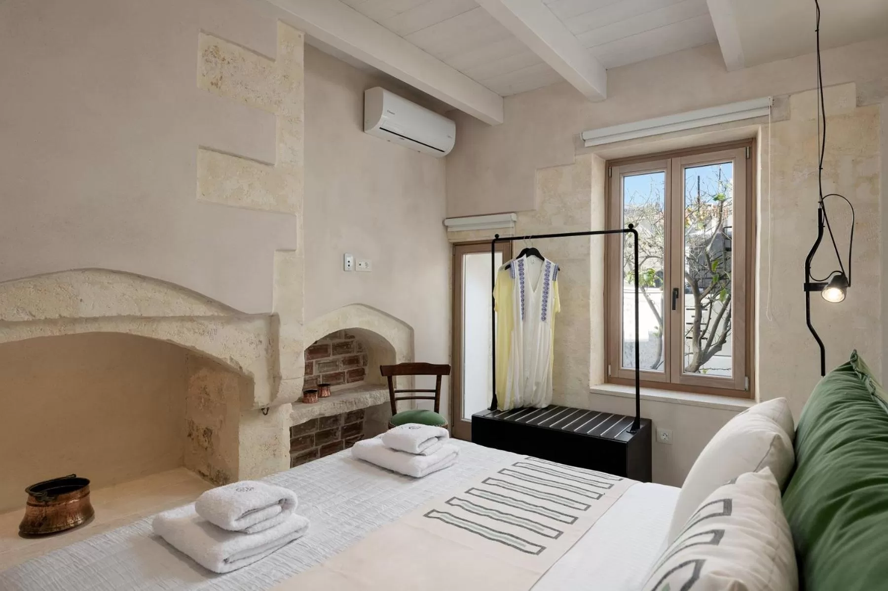 Bed in Sutor Chic Manor hotel