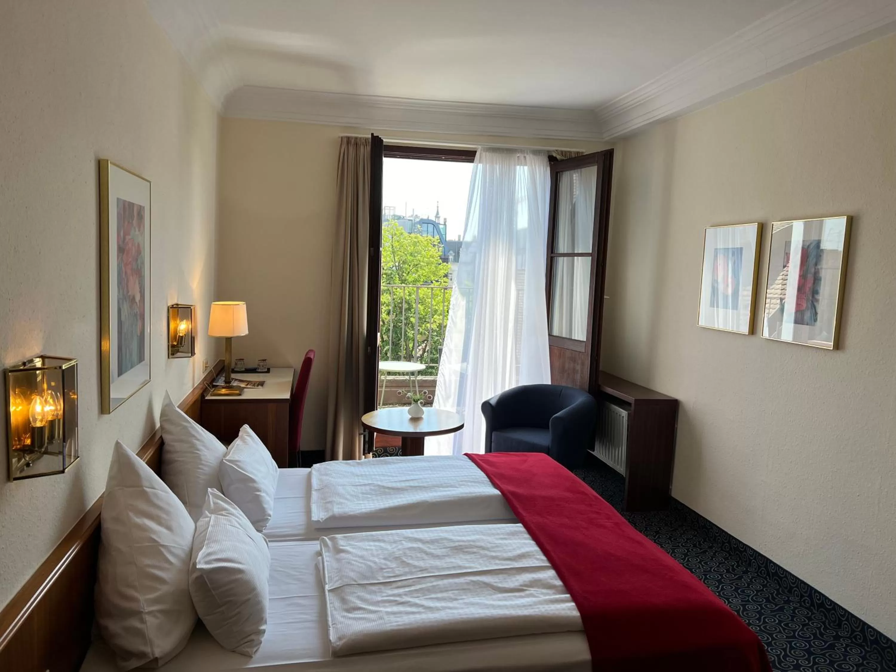 Photo of the whole room in Stadthotel