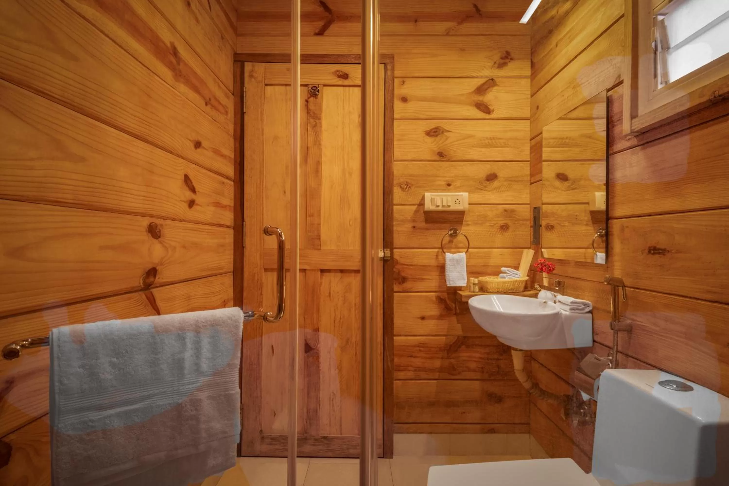 Bathroom in Mariners Bay Beach Resort