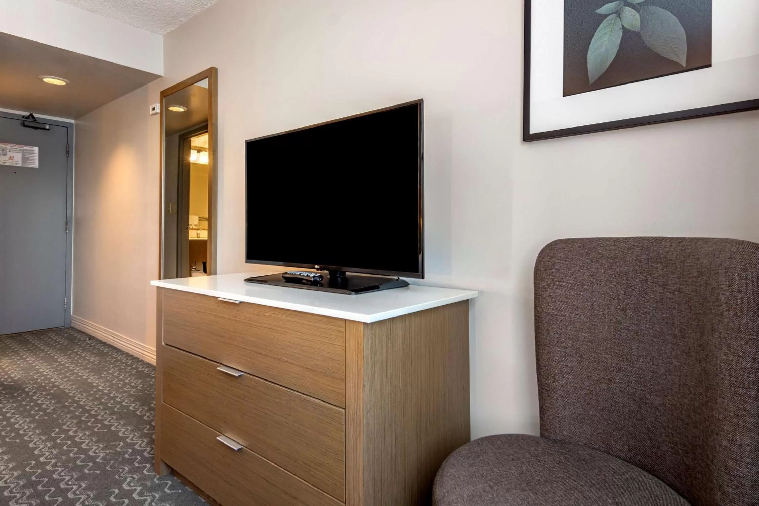 TV and multimedia in Best Western Plus Vancouver Airport Hotel