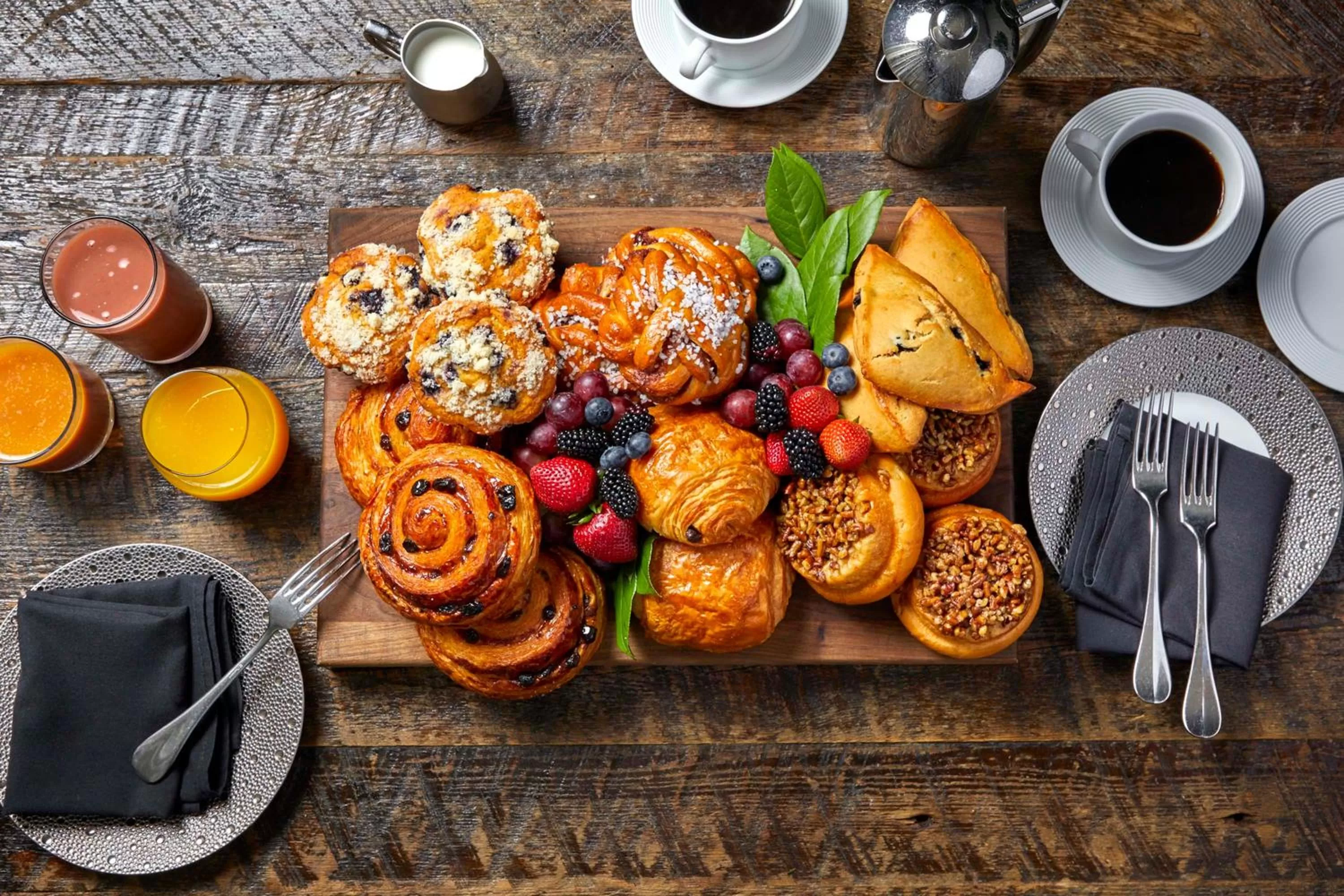 Food and drinks in Ambassador Chicago, part of JdV by Hyatt