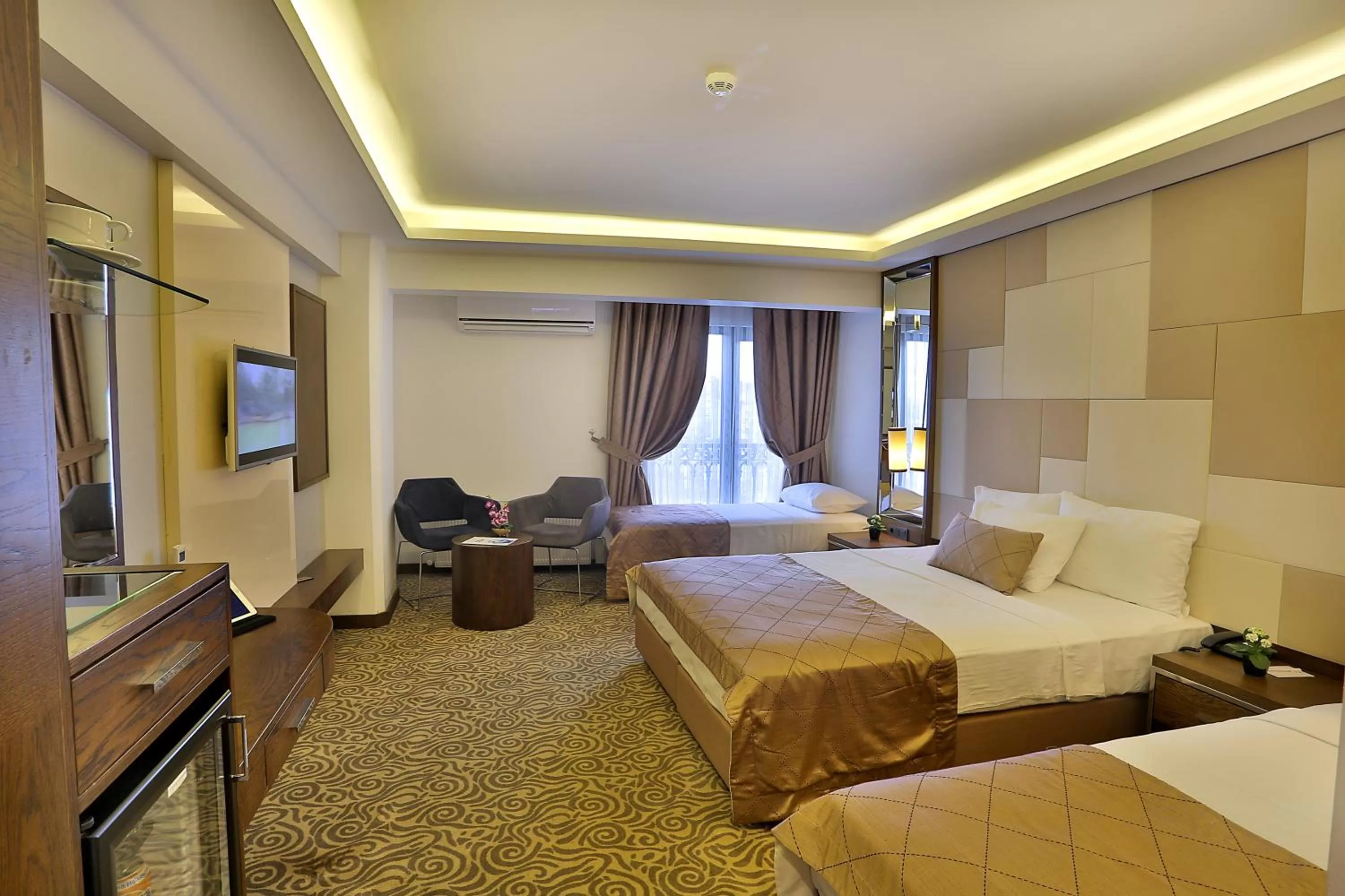 Photo of the whole room, Bed in Grand Sagcanlar Hotel