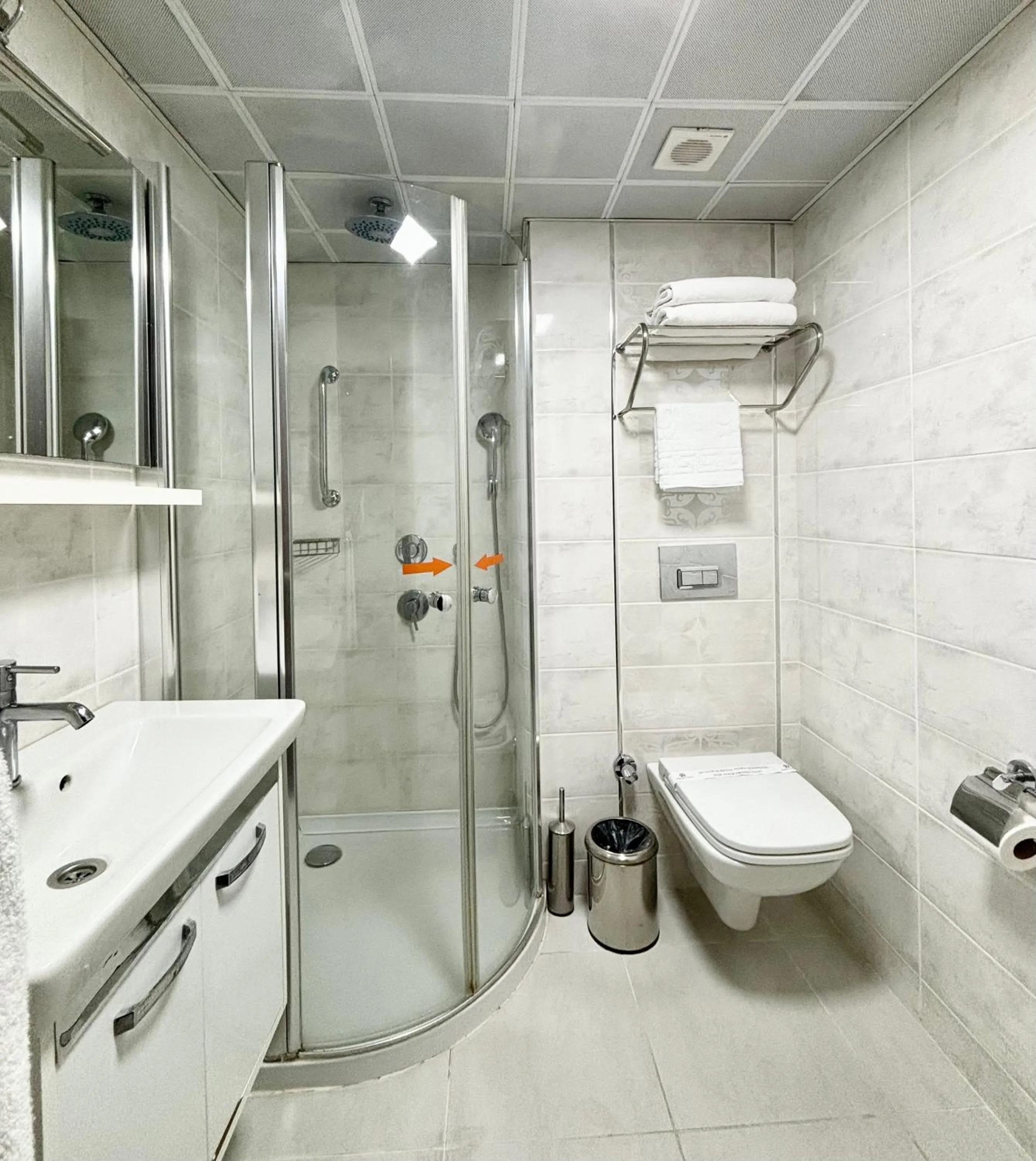 Shower in Askoc Hotel & SPA