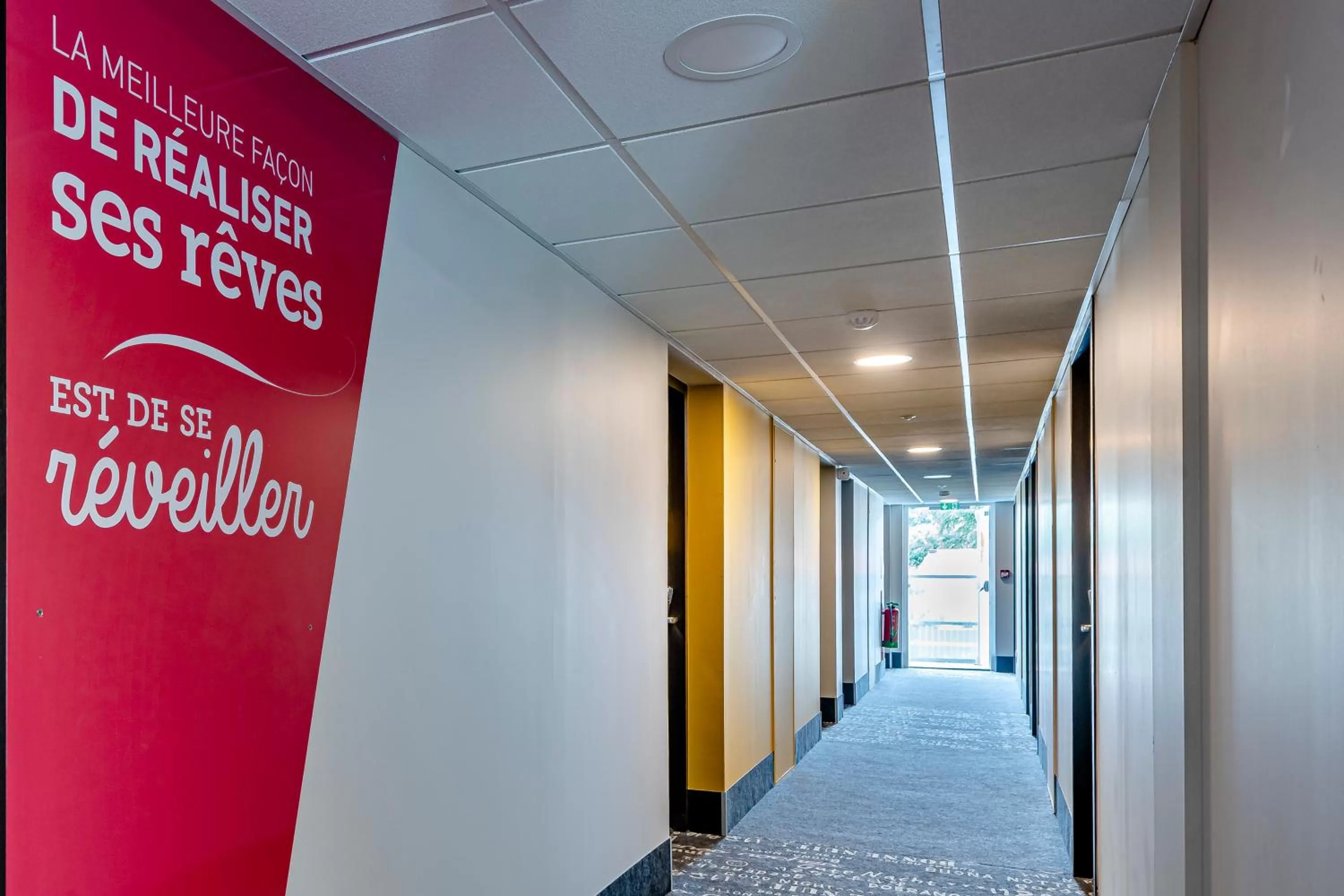 Decorative detail in B&B HOTEL Bordeaux Le Haillan 3 étoiles