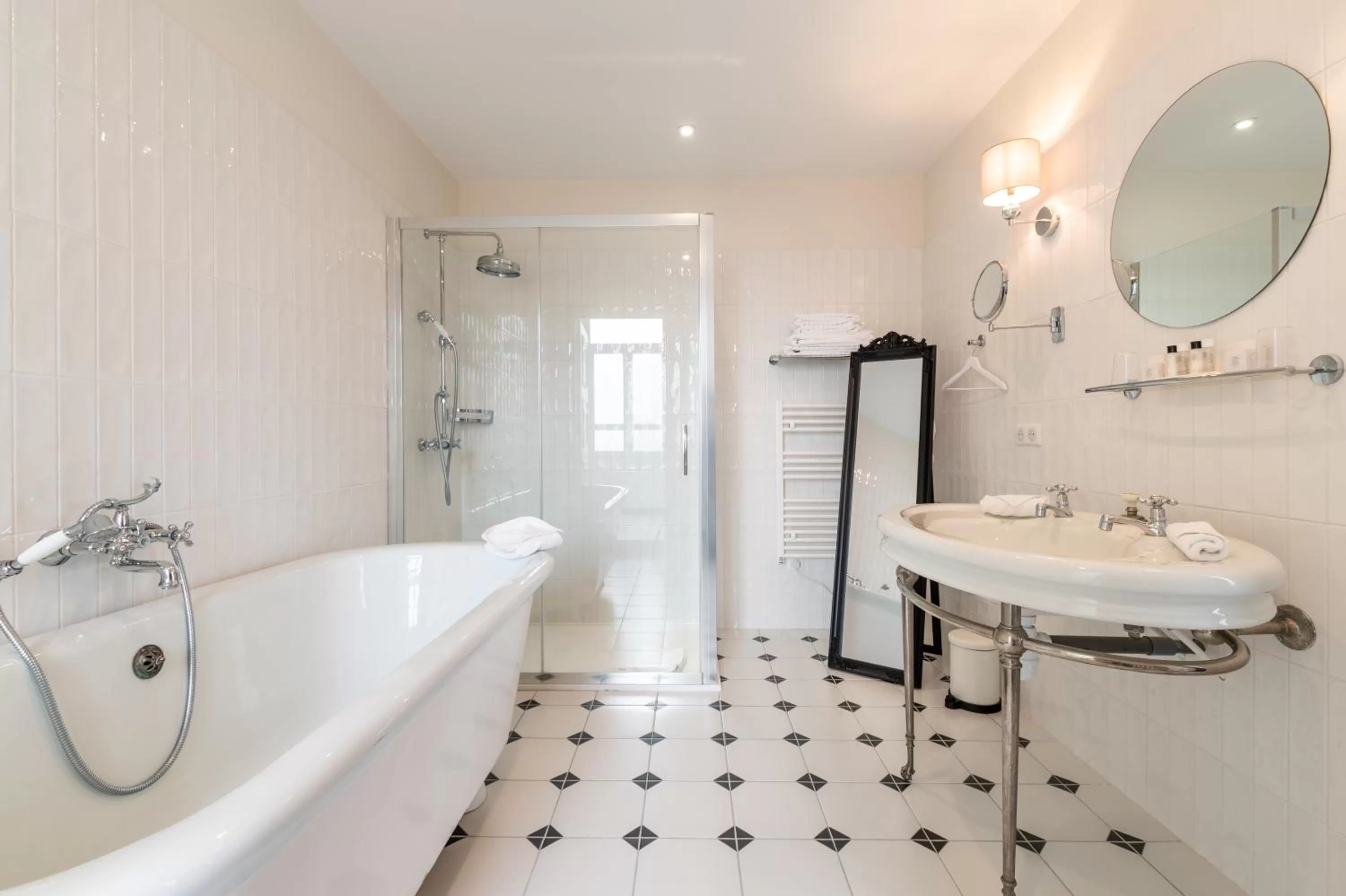 Shower in Hôtel Échappée en Baie - Parking privé gratuit dont forfaits bornes électriques réservable