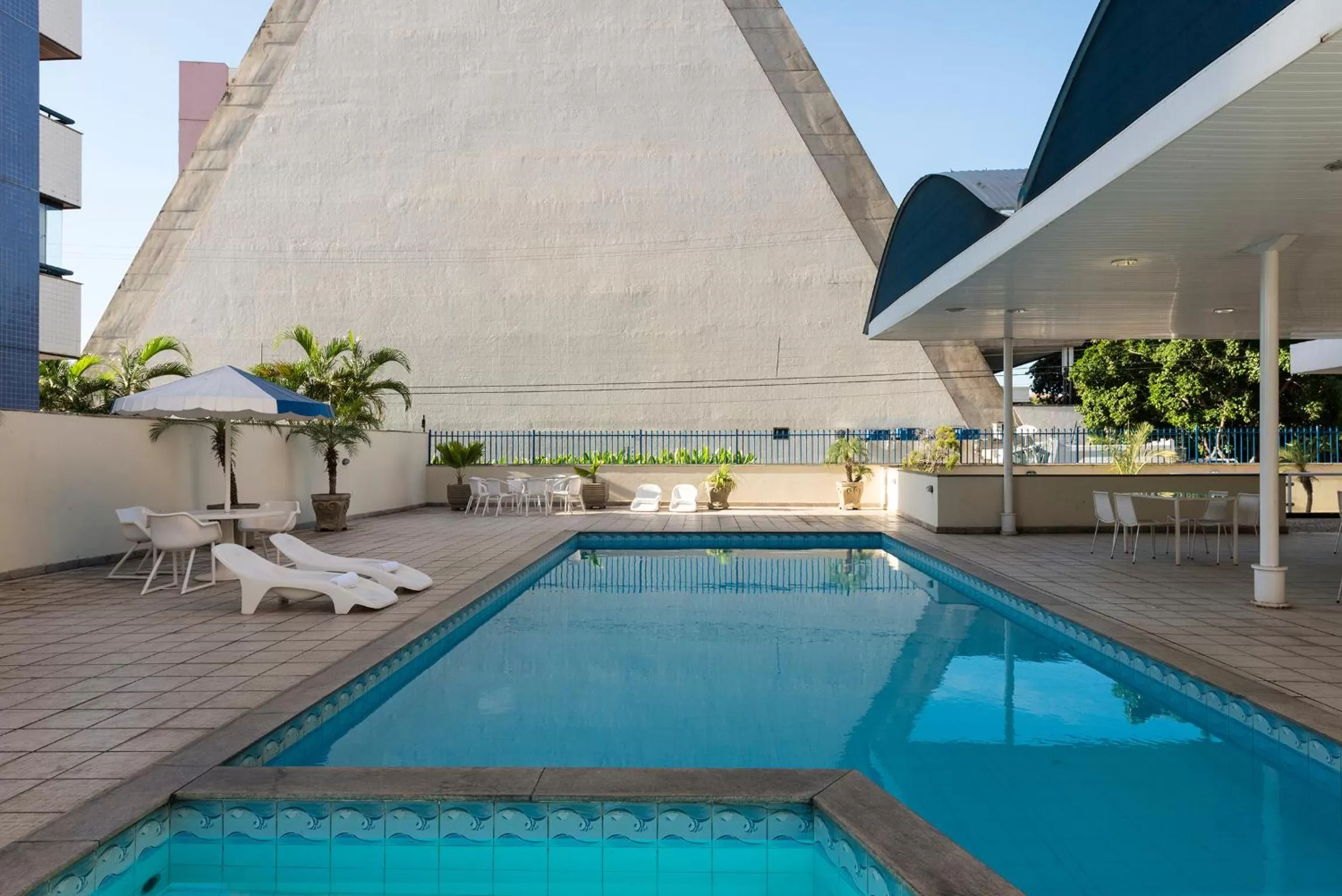 Swimming pool in Arrey Executive Hotel