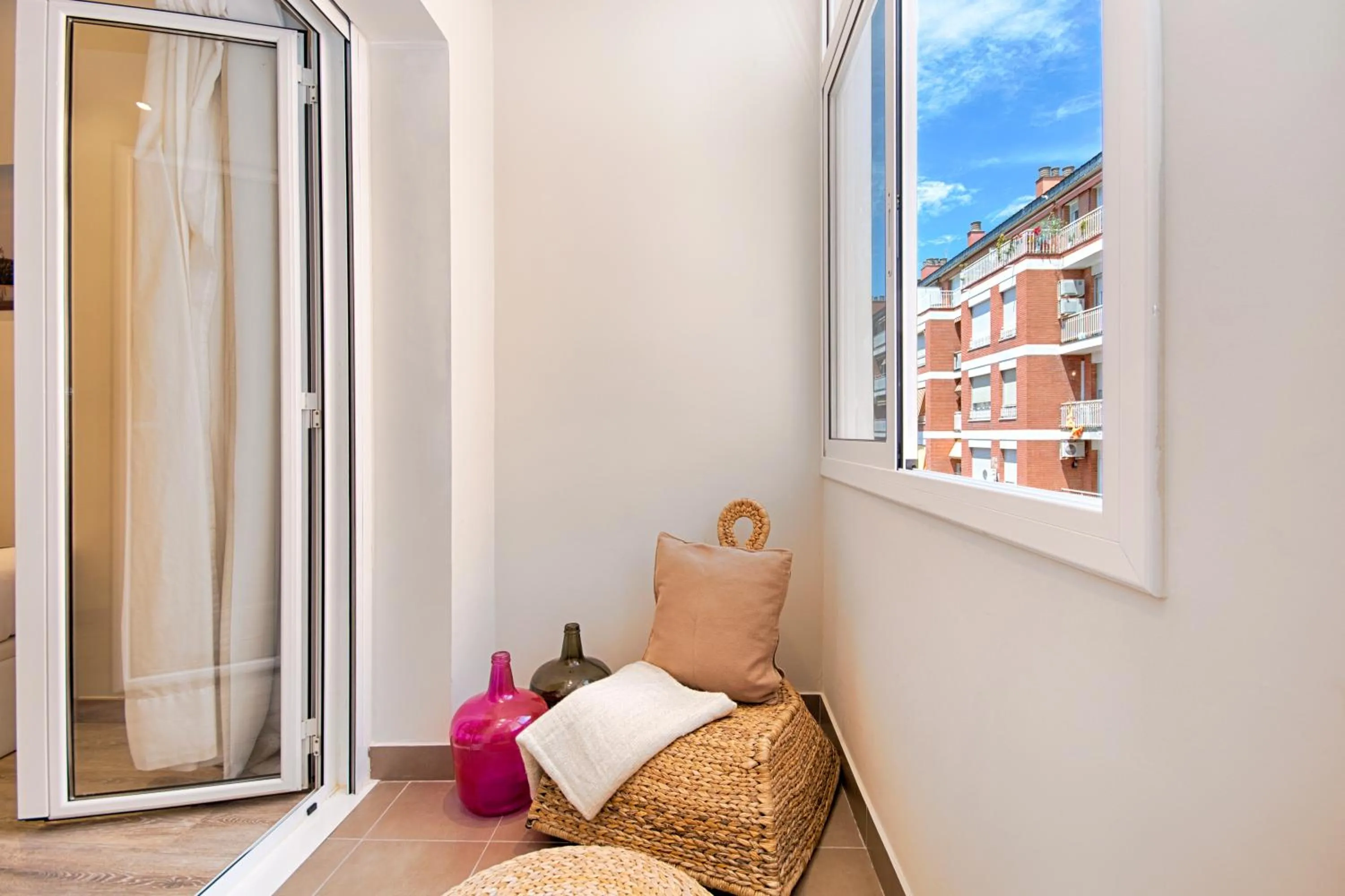 Bedroom in Eixample Building Apartments by Mercedes Heritage