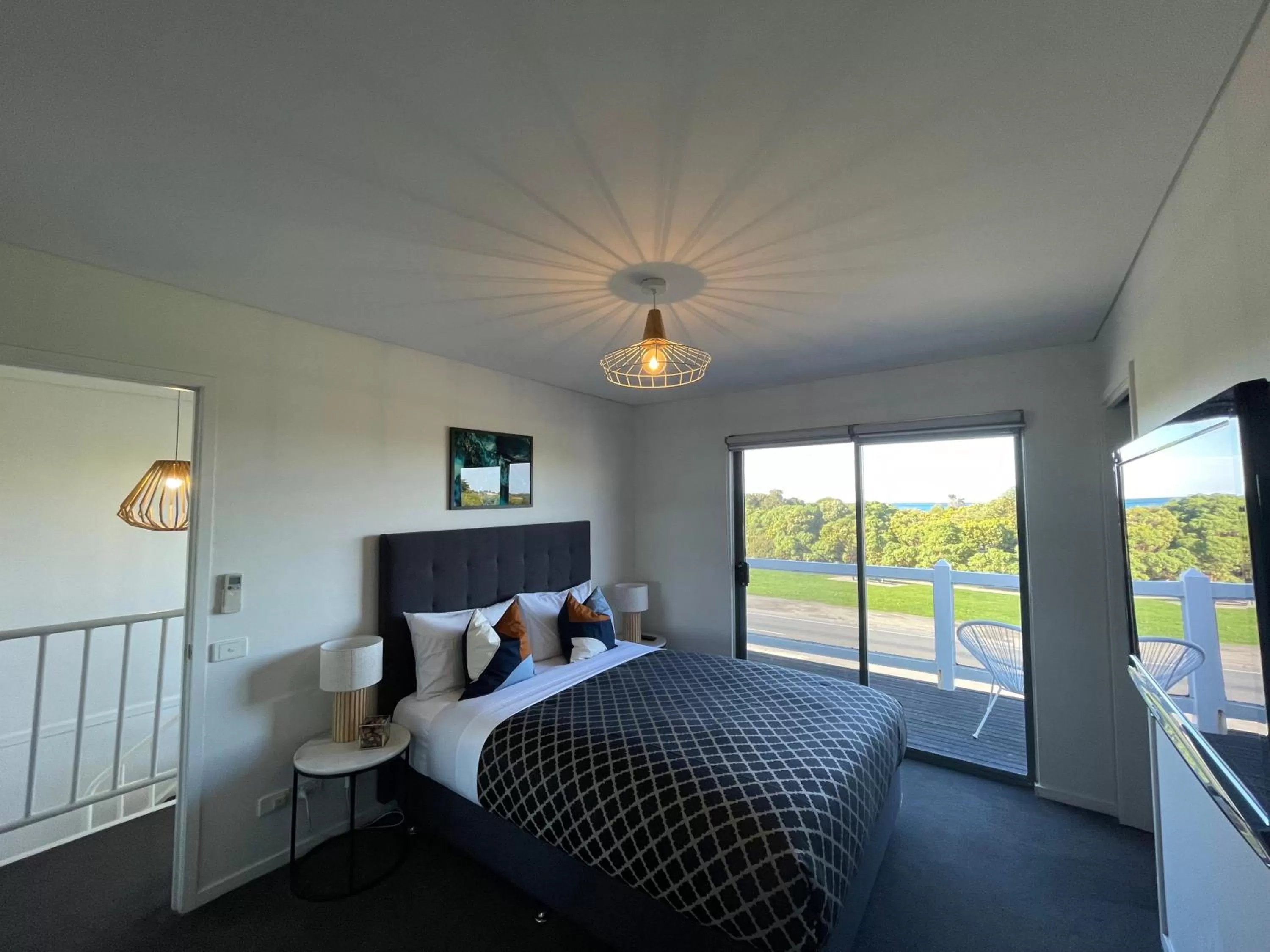 Bedroom, Bed in Coastal Motel