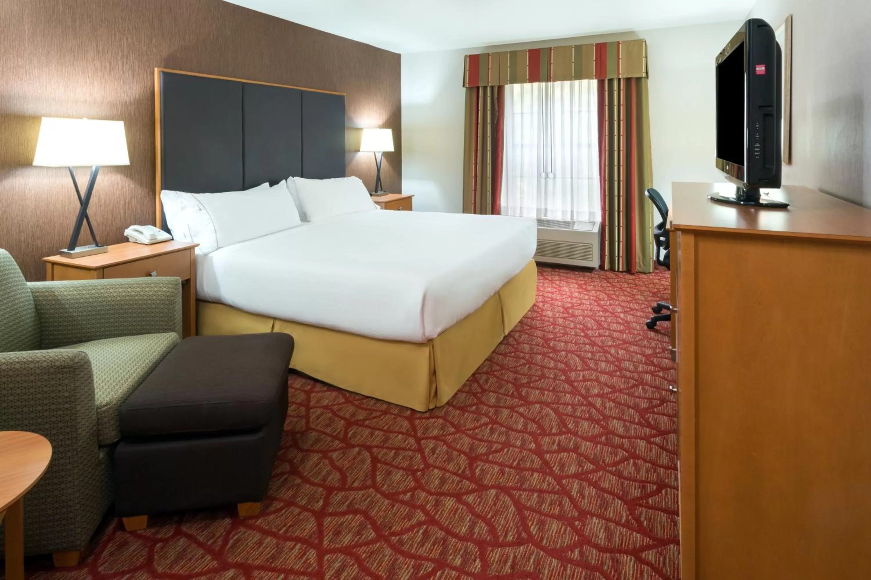 TV and multimedia, Bed in Holiday Inn Express Grants Pass by IHG