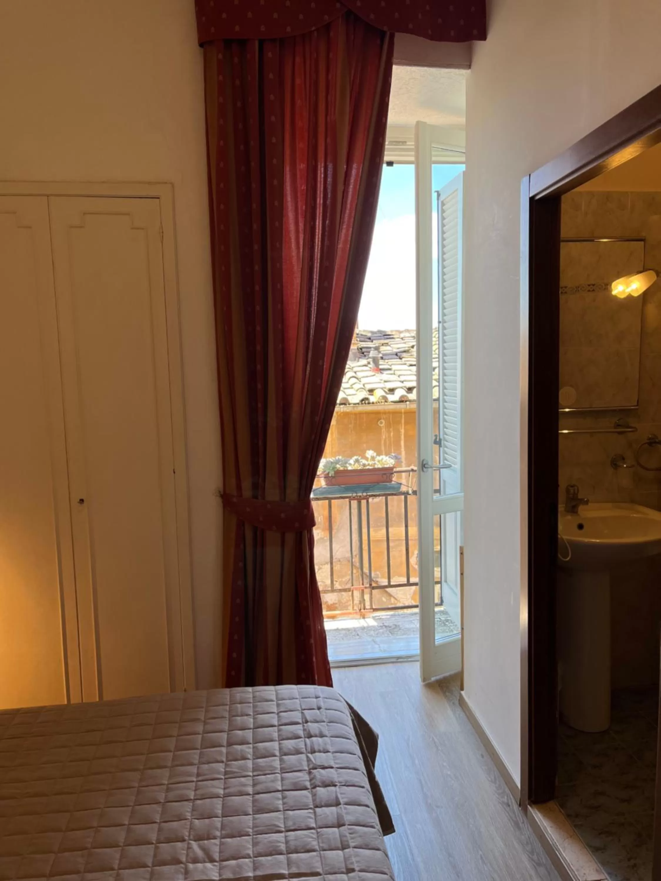 View (from property/room), Bed in Hotel Umbria